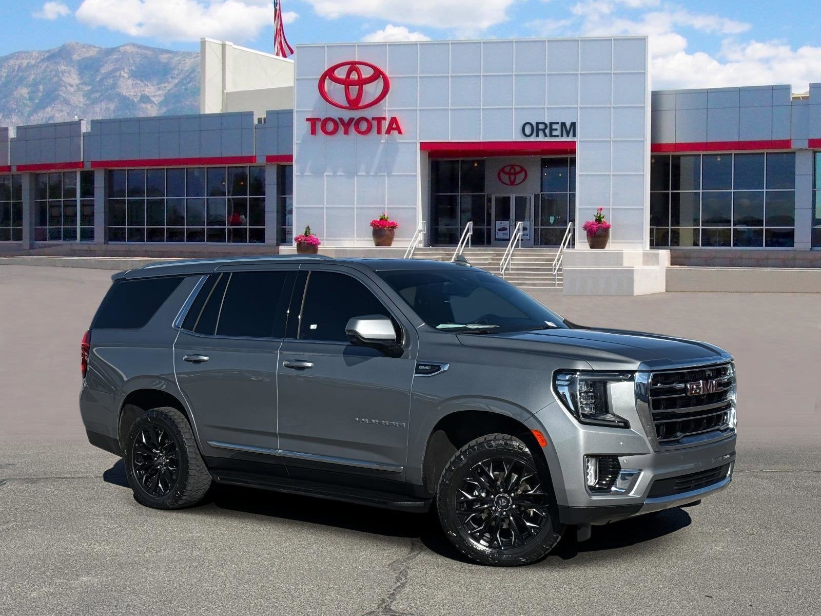 2023 GMC Yukon SLT