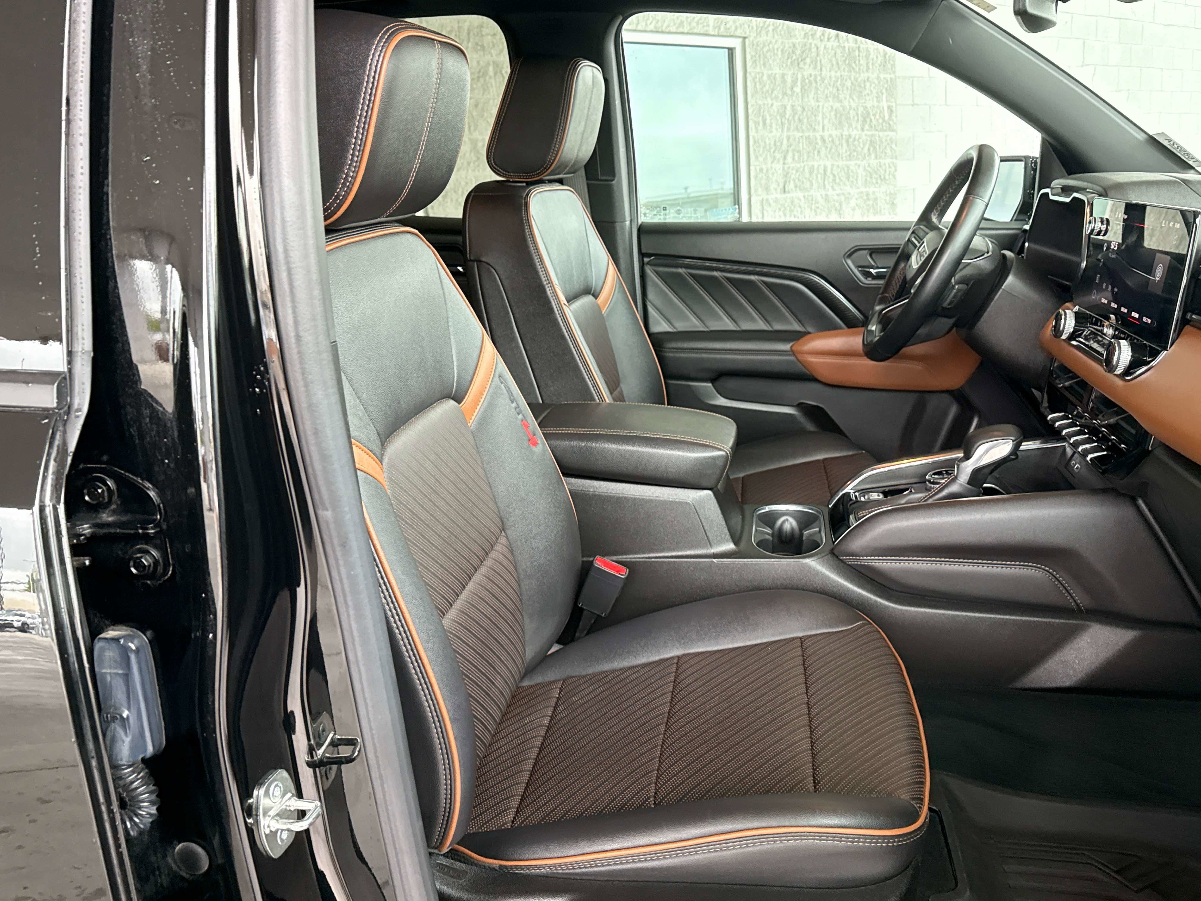 2023 GMC Canyon 4WD AT4