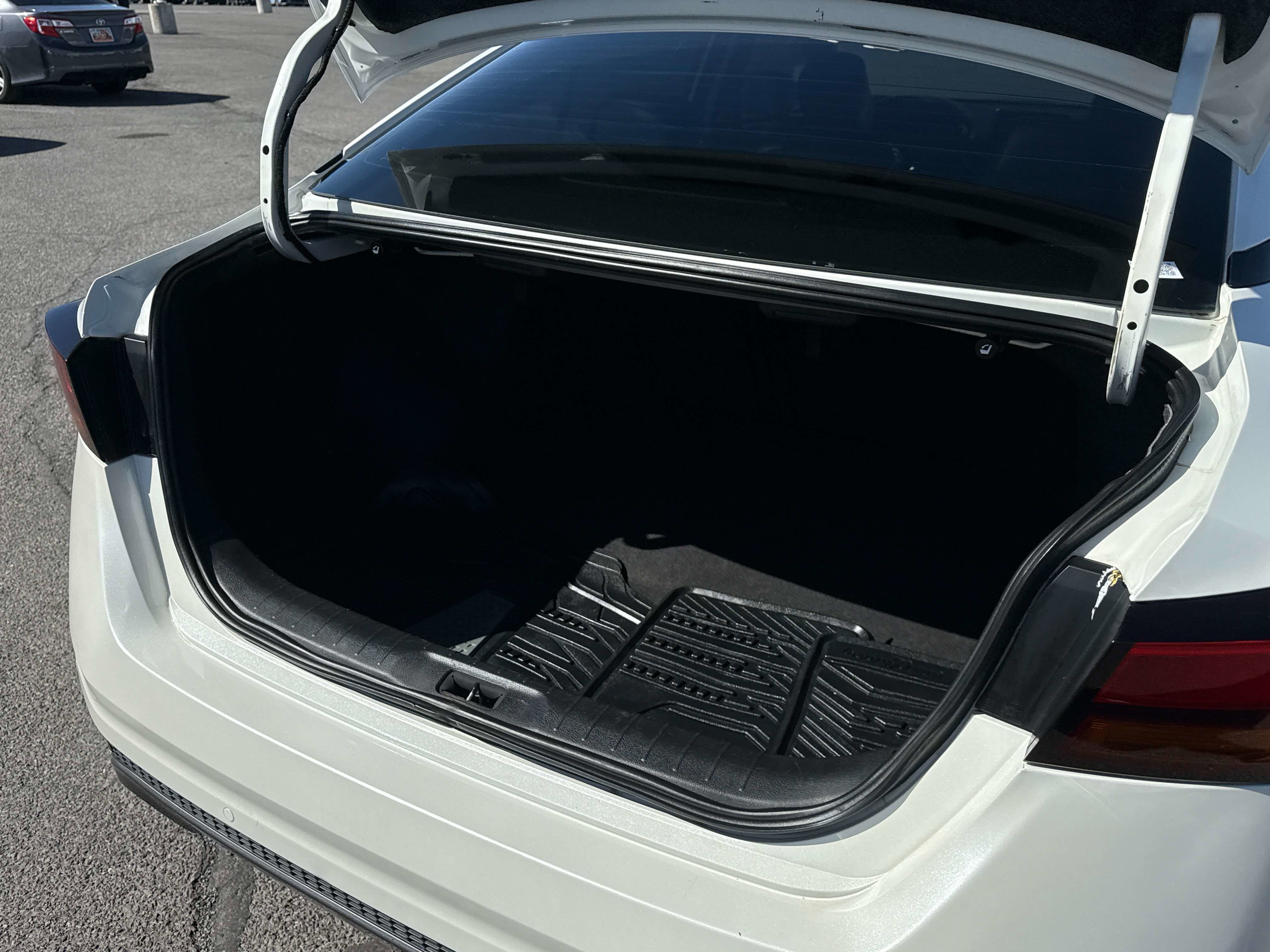 2020 Nissan Altima 2.0 SR