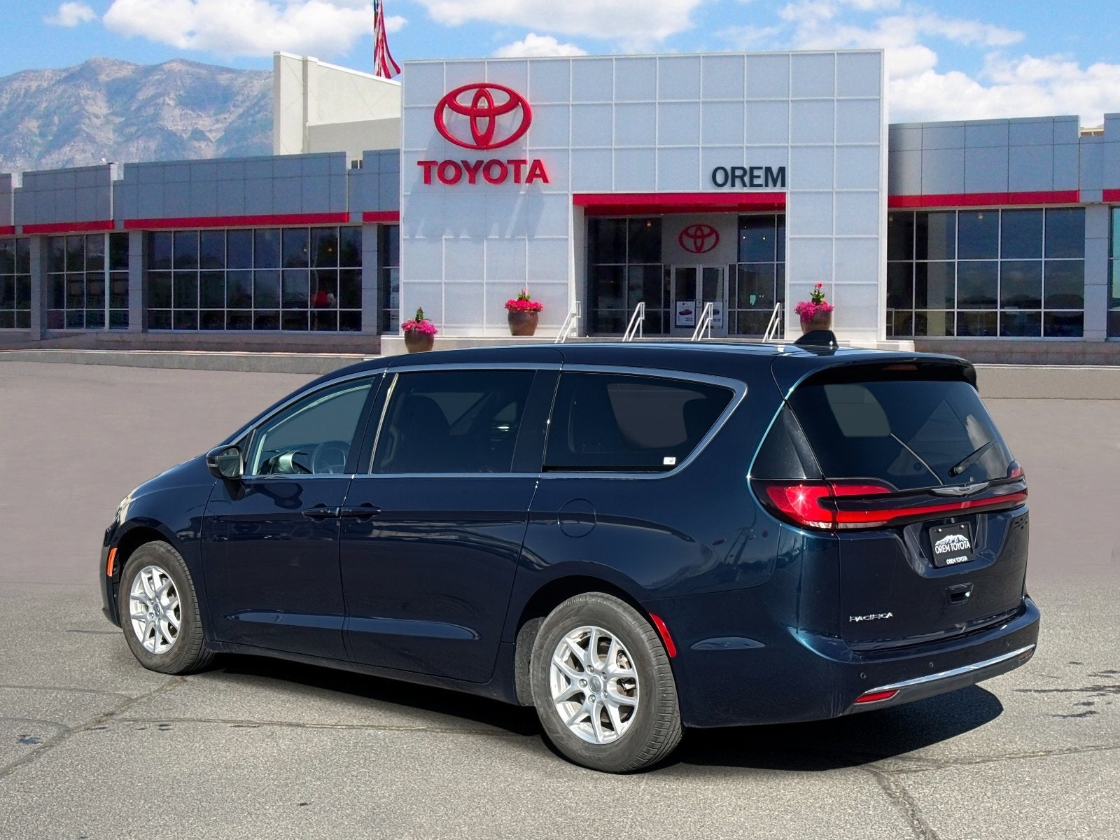 2023 Chrysler Pacifica Touring L