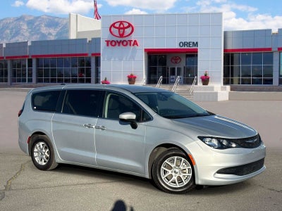 2022 Chrysler Voyager LX