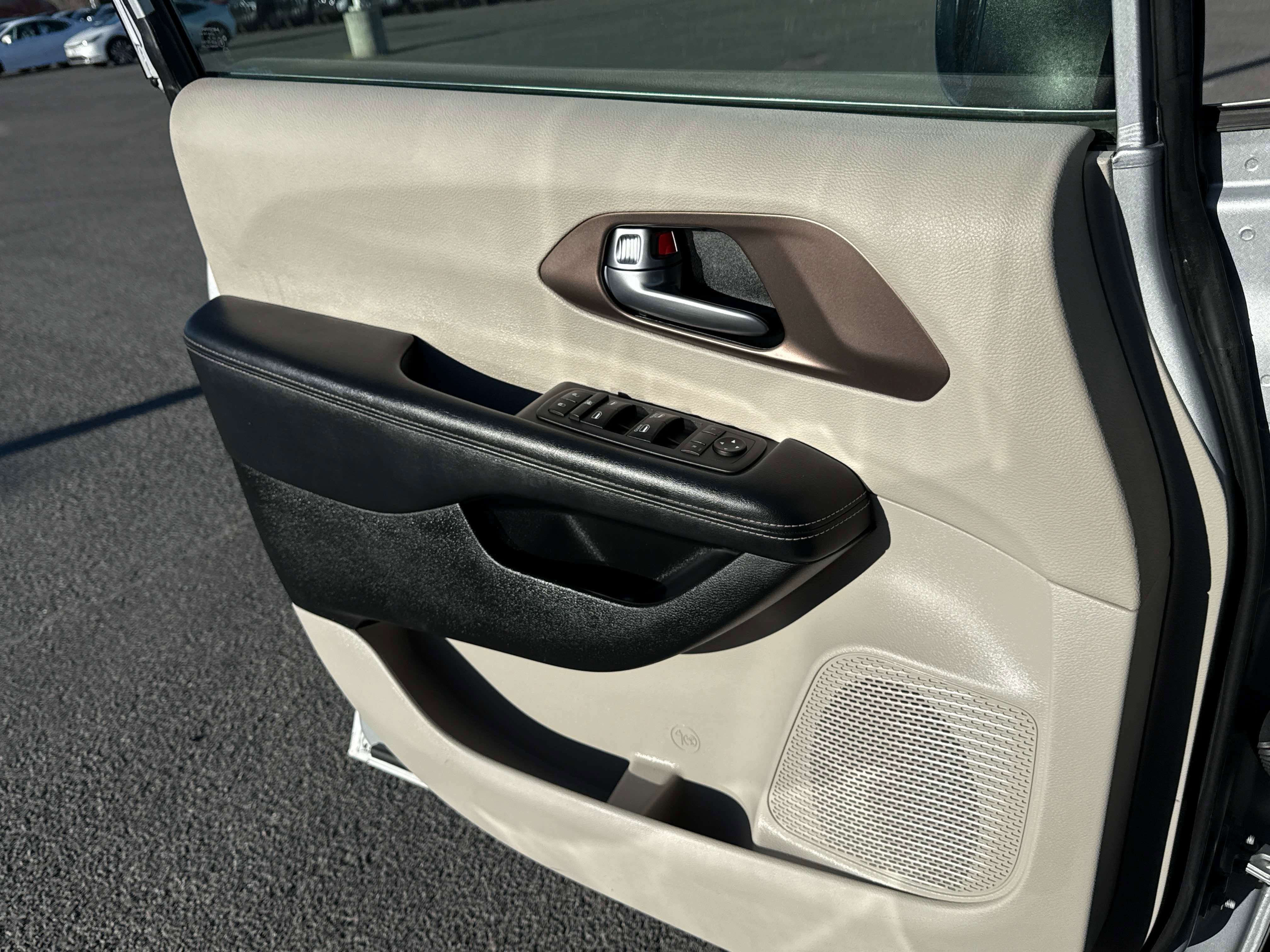 2022 Chrysler Voyager LX