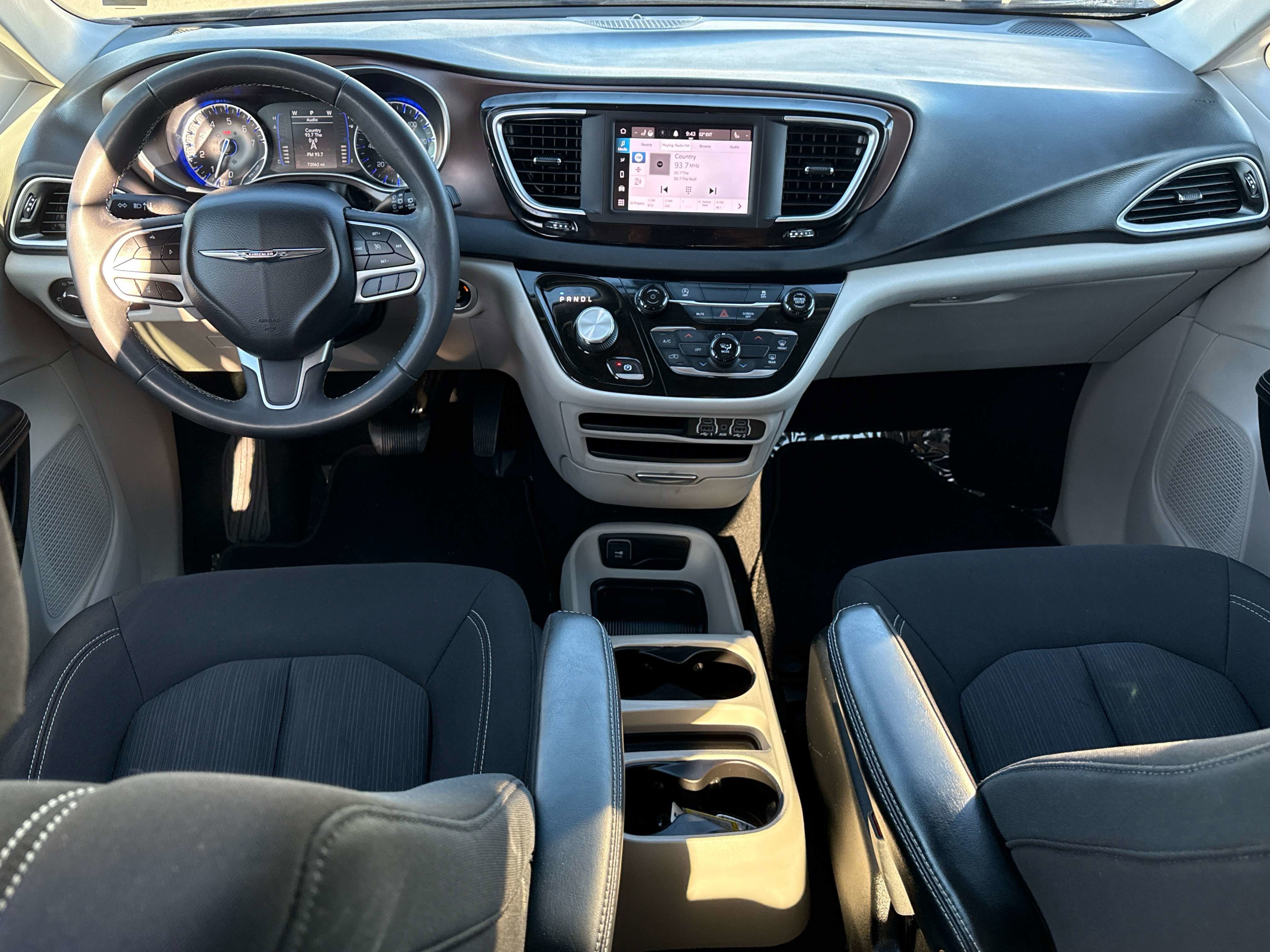 2022 Chrysler Voyager LX