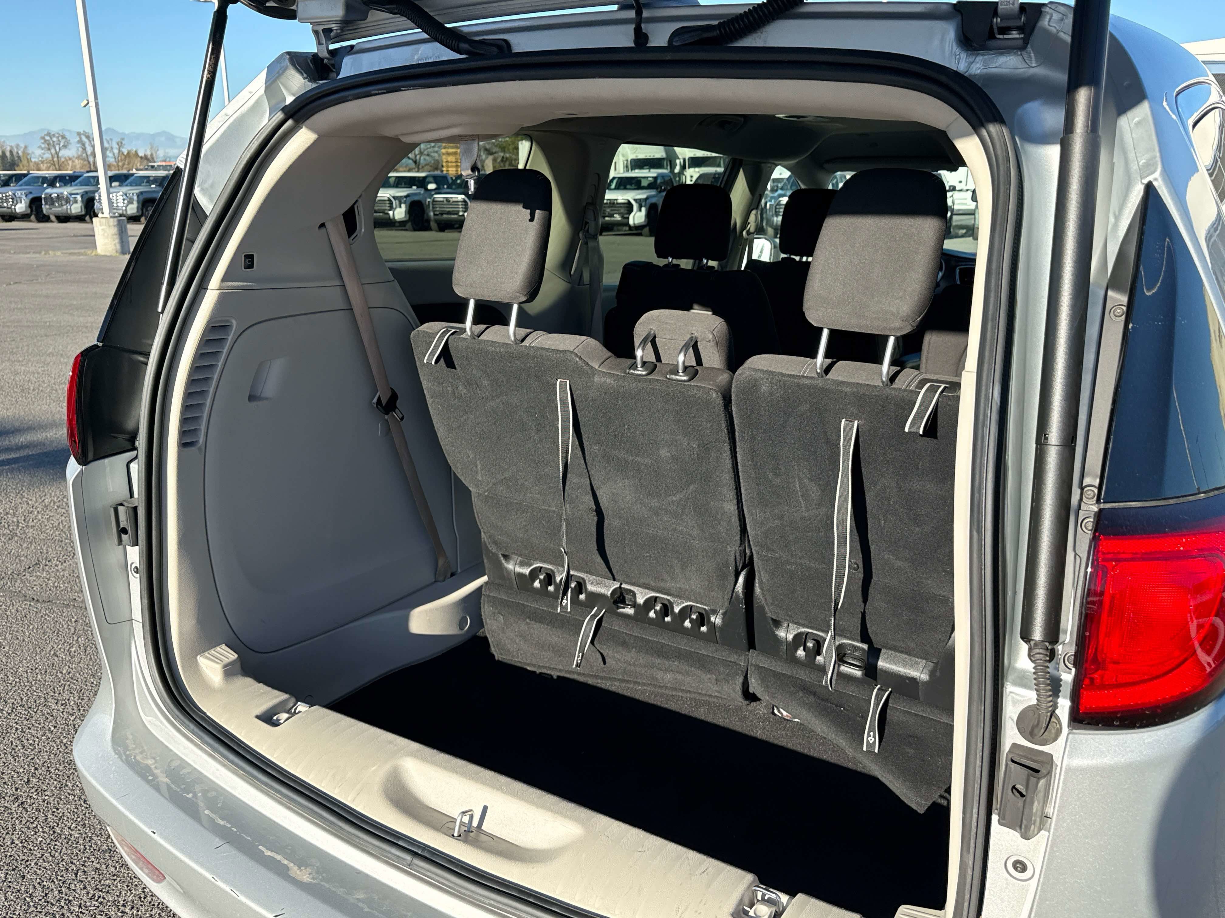 2022 Chrysler Voyager LX