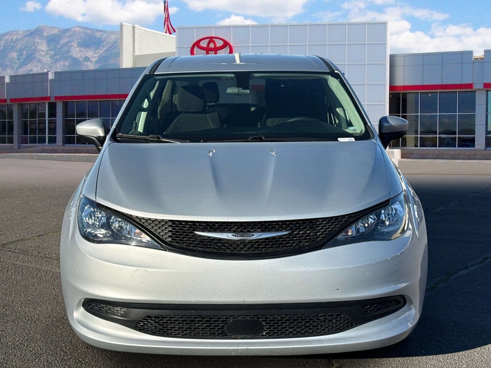 2022 Chrysler Voyager LX