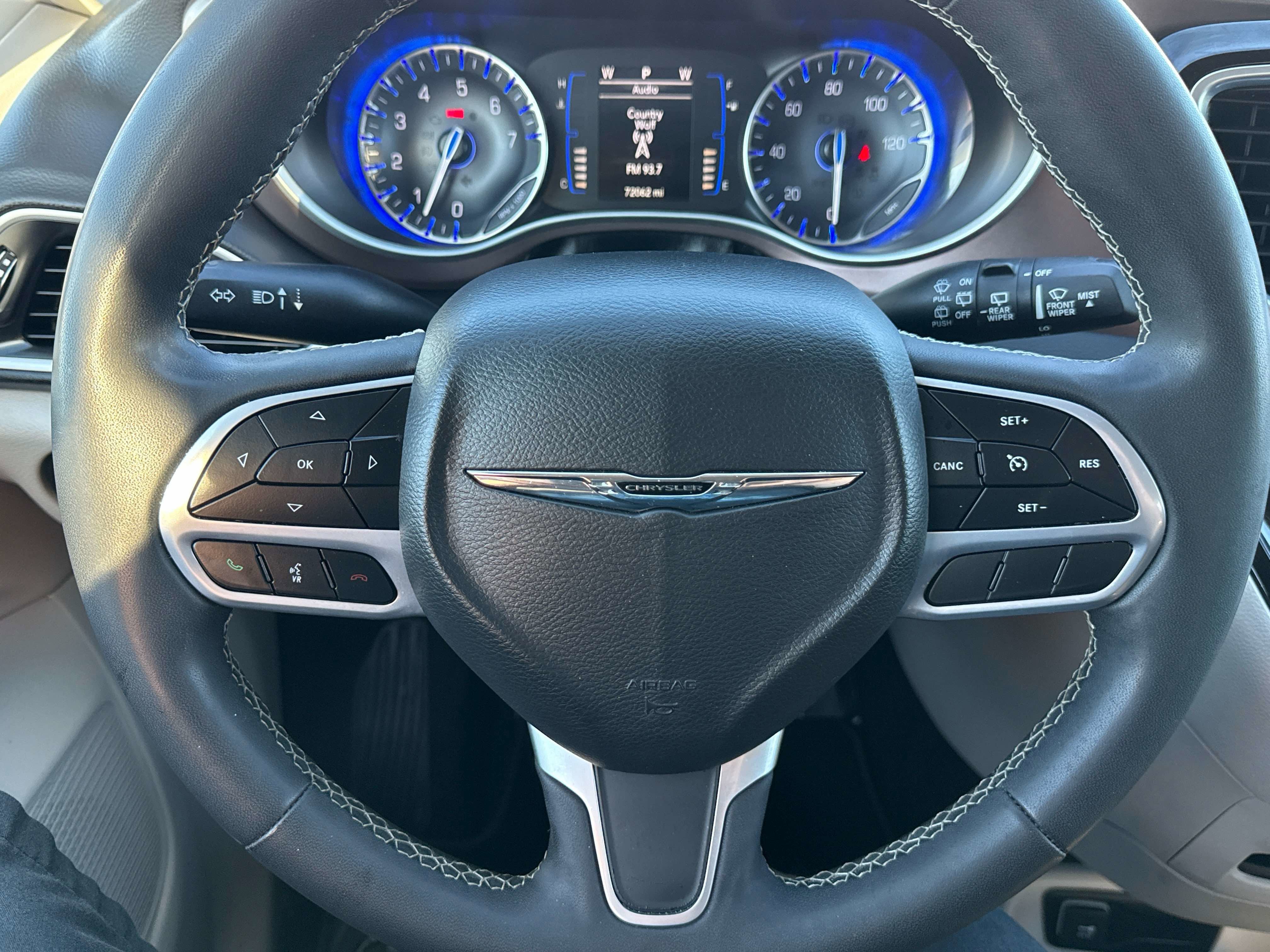 2022 Chrysler Voyager LX