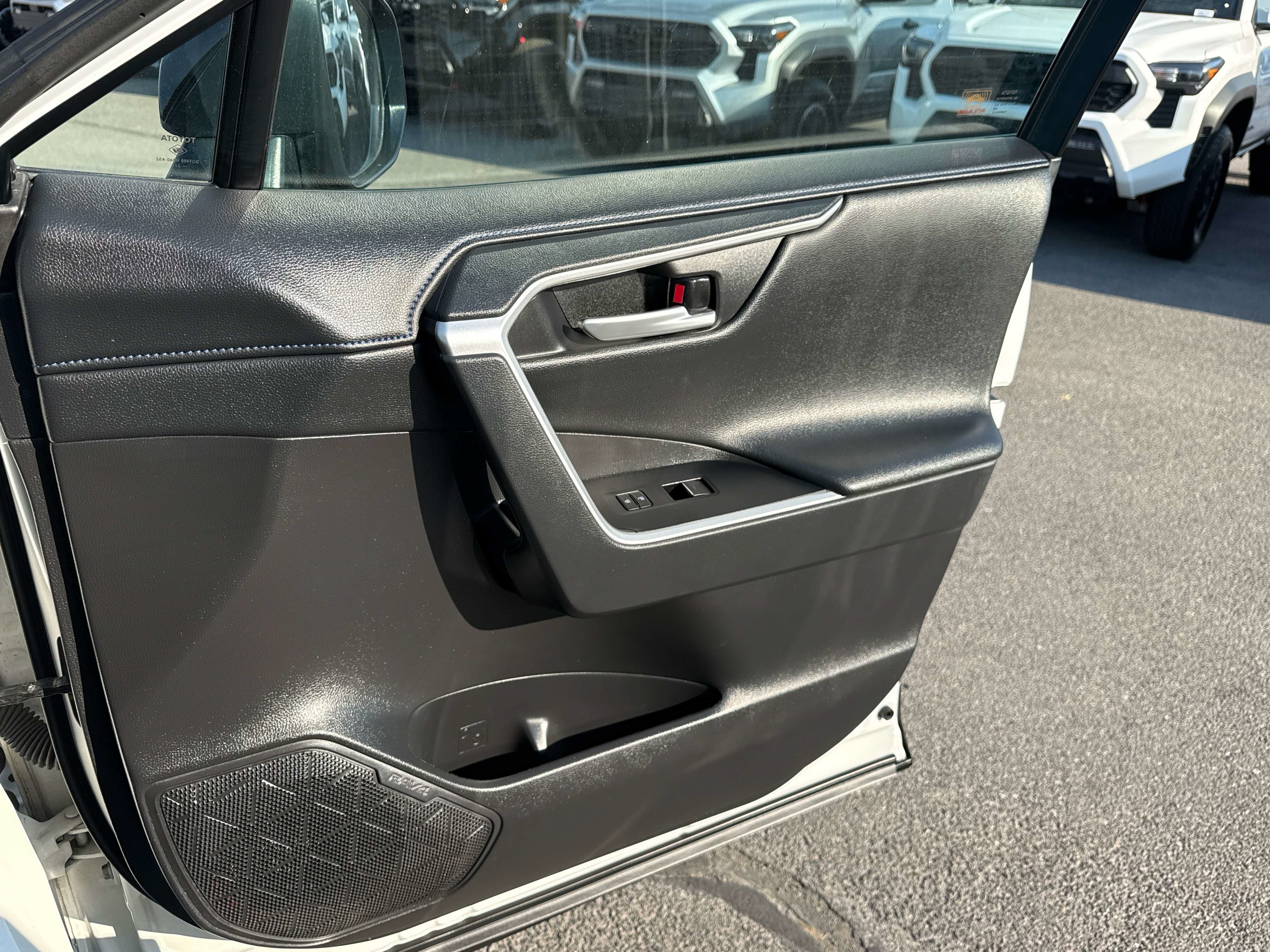 2023 Toyota RAV4 XSE - Photo 19