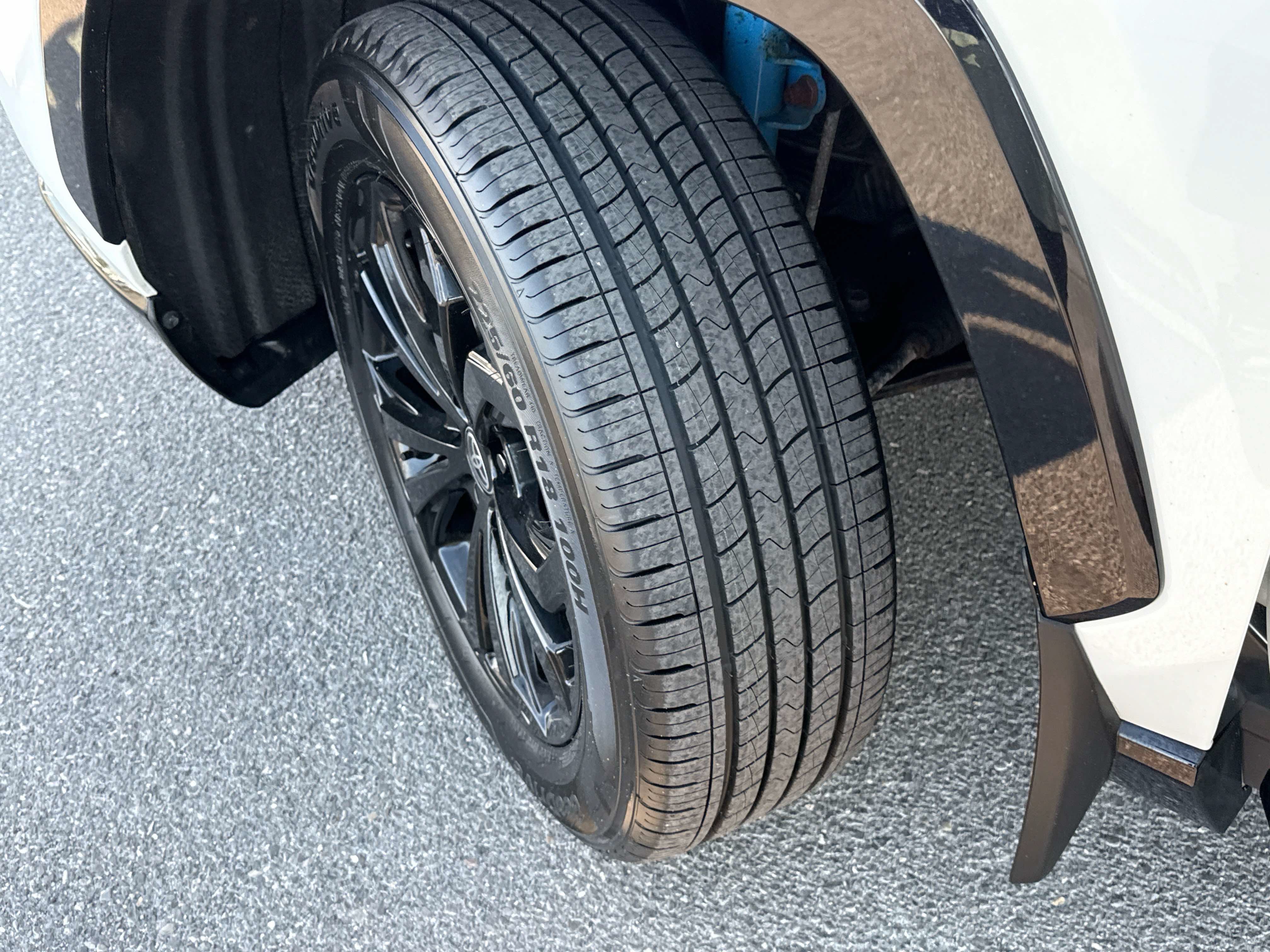 2023 Toyota RAV4 XSE - Photo 8