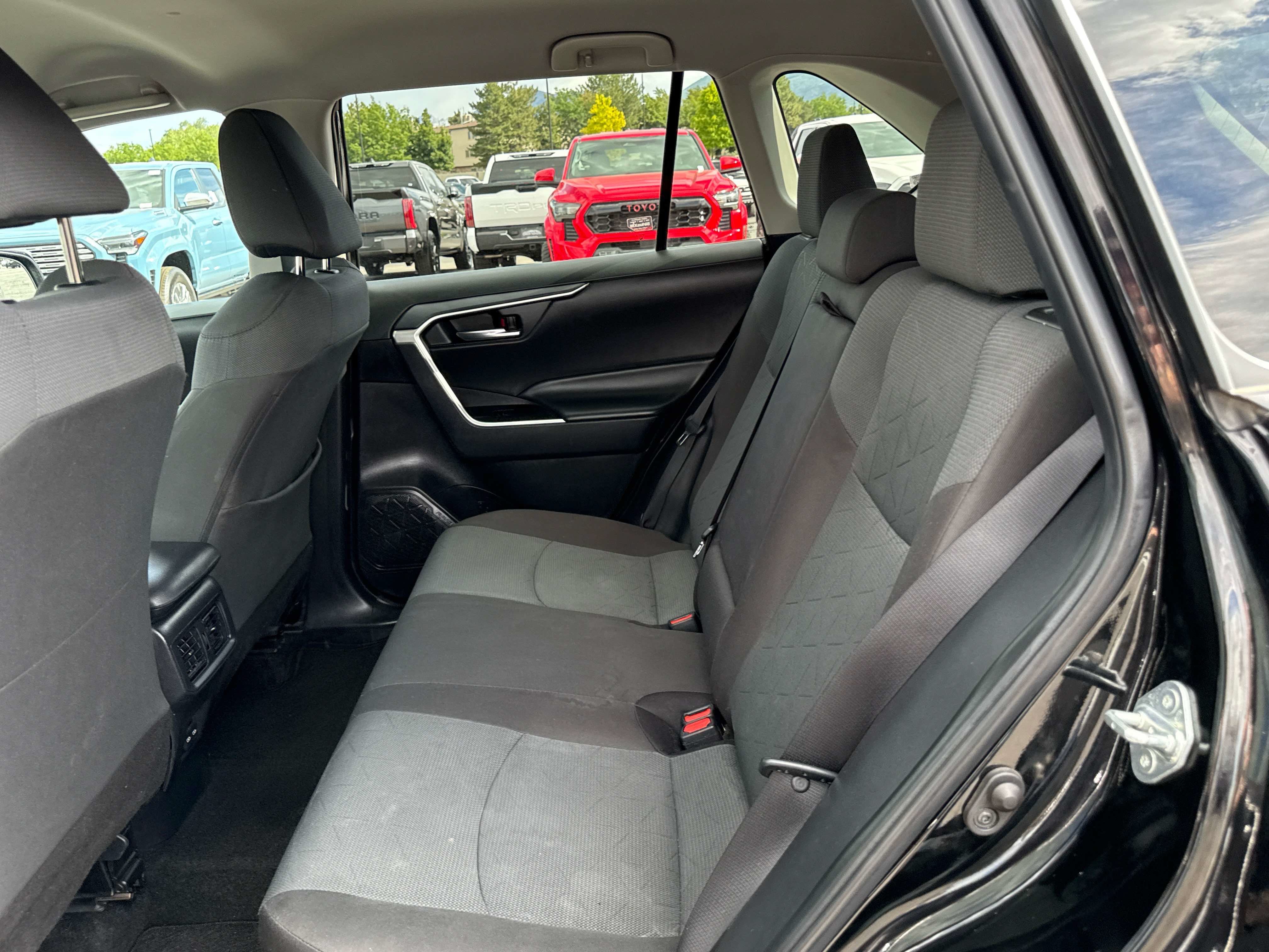2024 Toyota RAV4 XLE - Photo 14