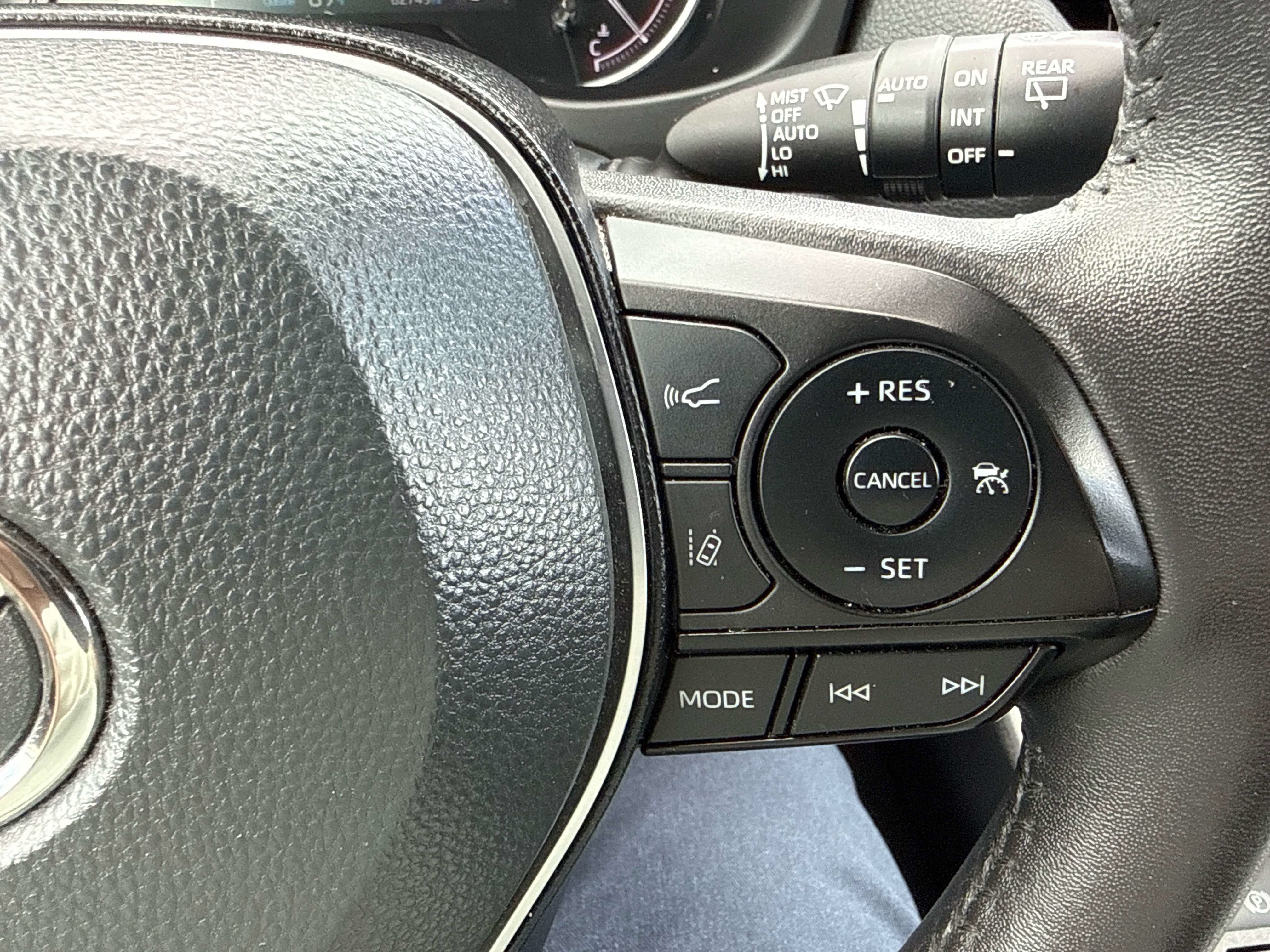 2024 Toyota RAV4 XLE - Photo 26