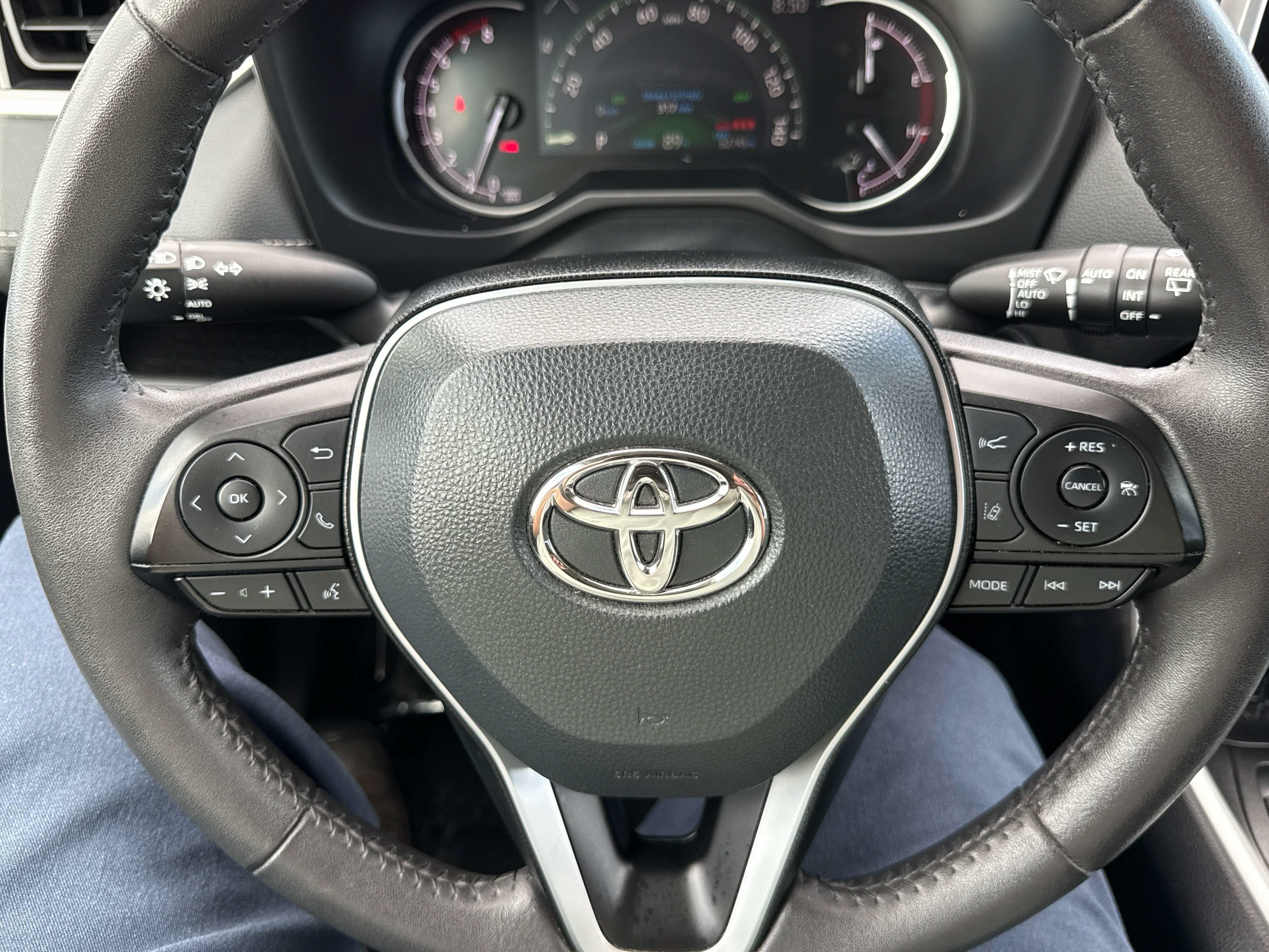 2024 Toyota RAV4 XLE - Photo 27
