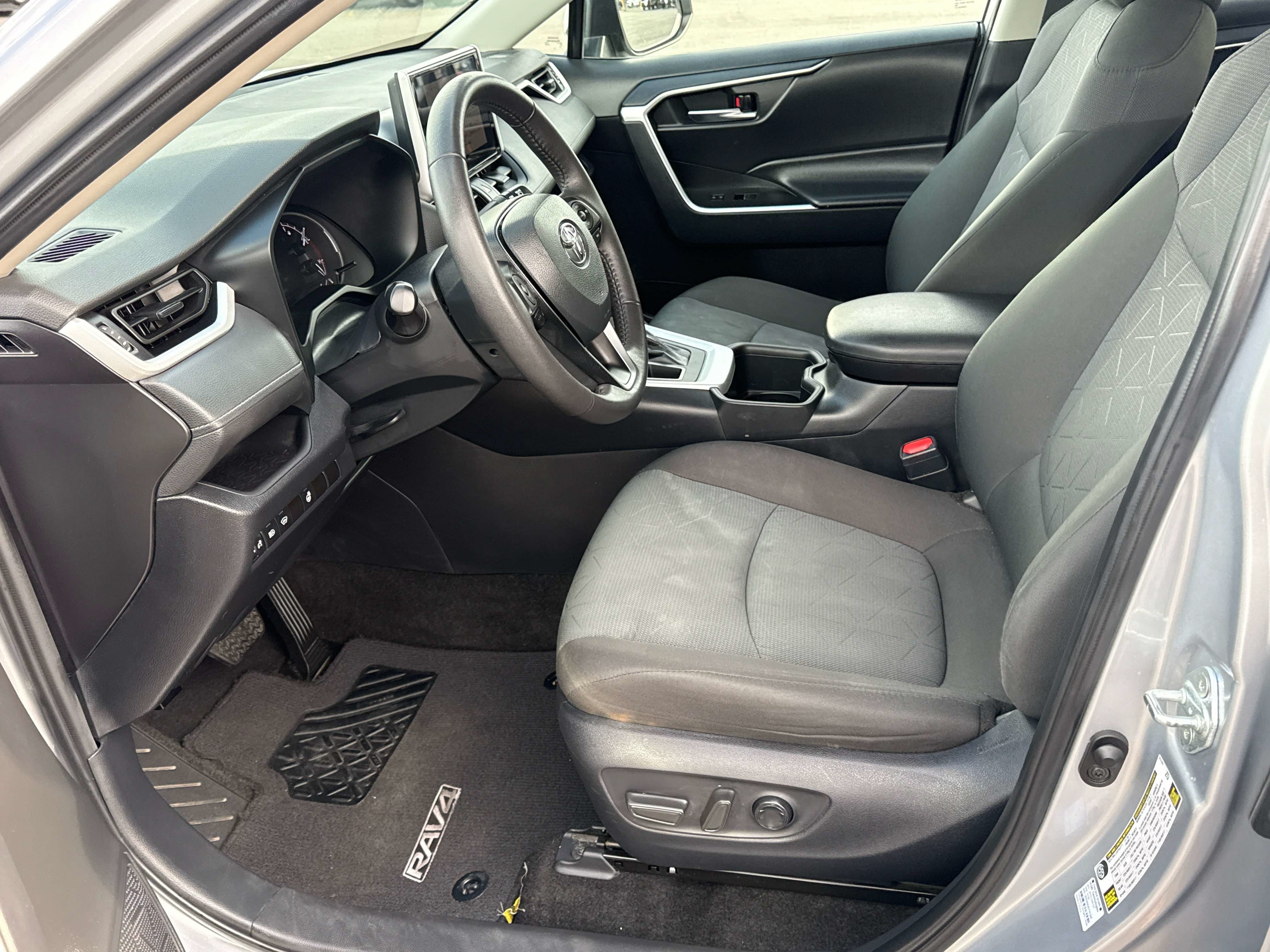 2024 Toyota RAV4 XLE - Photo 14