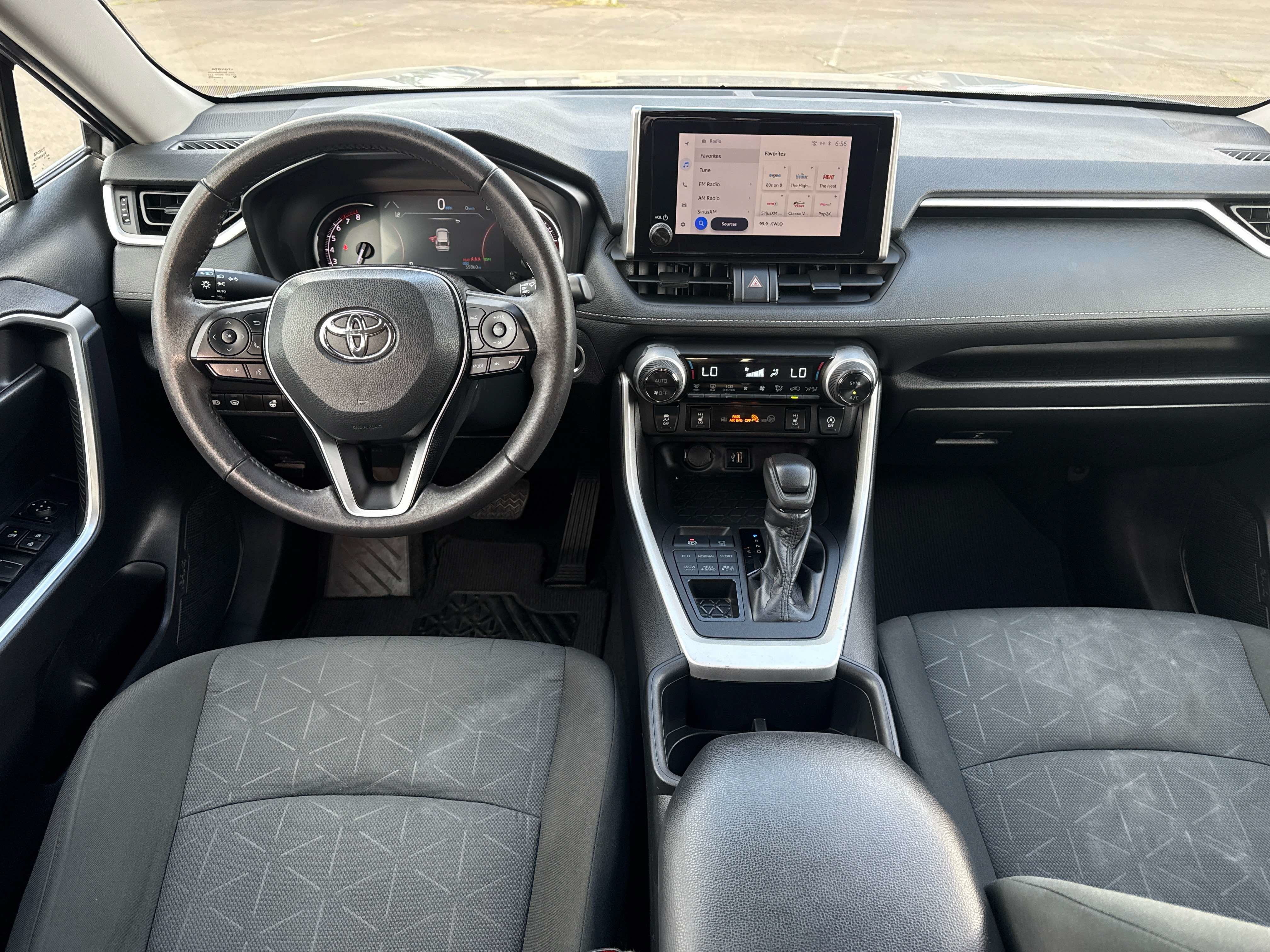 2024 Toyota RAV4 XLE - Photo 18