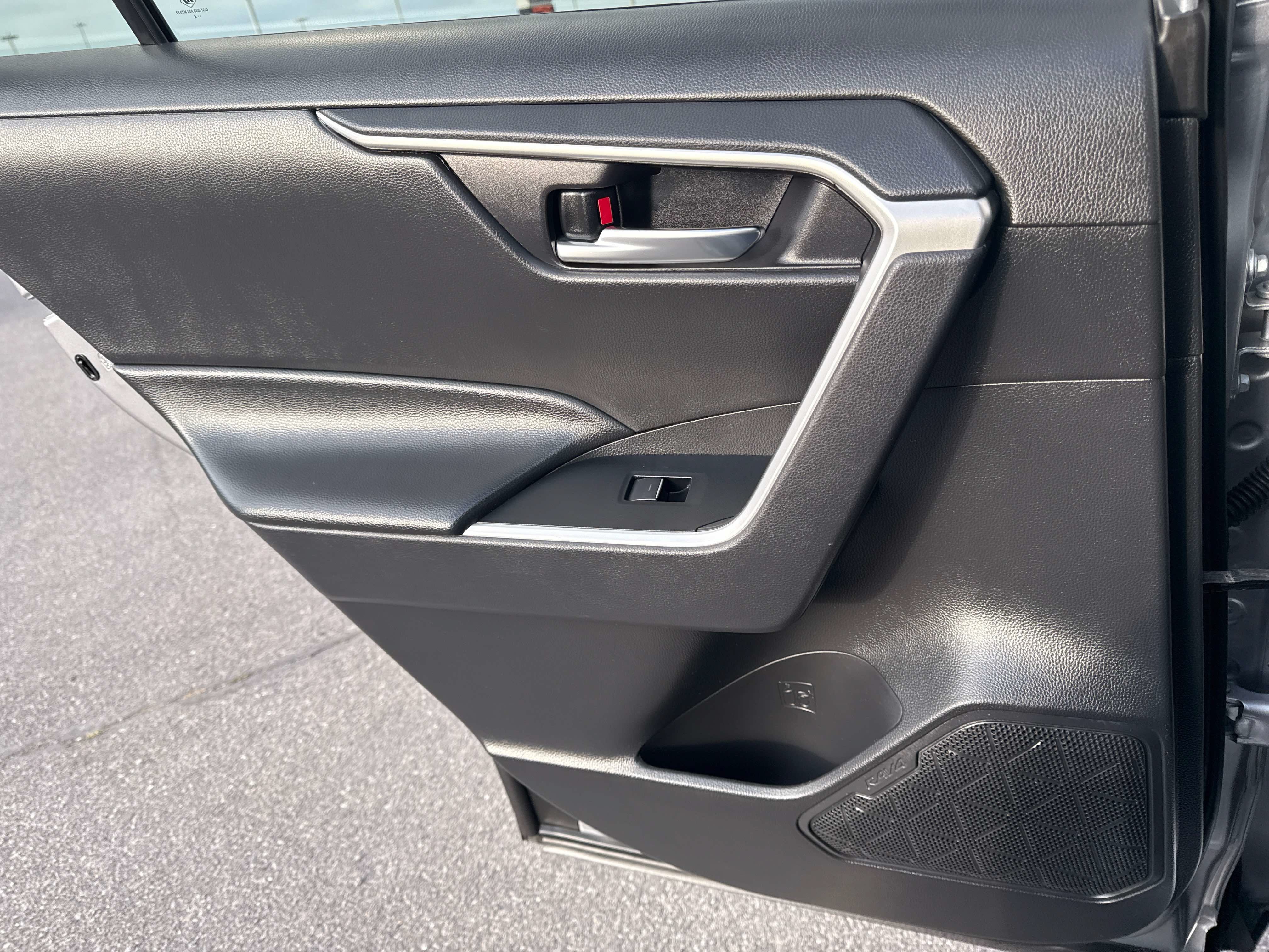 2024 Toyota RAV4 XLE - Photo 19