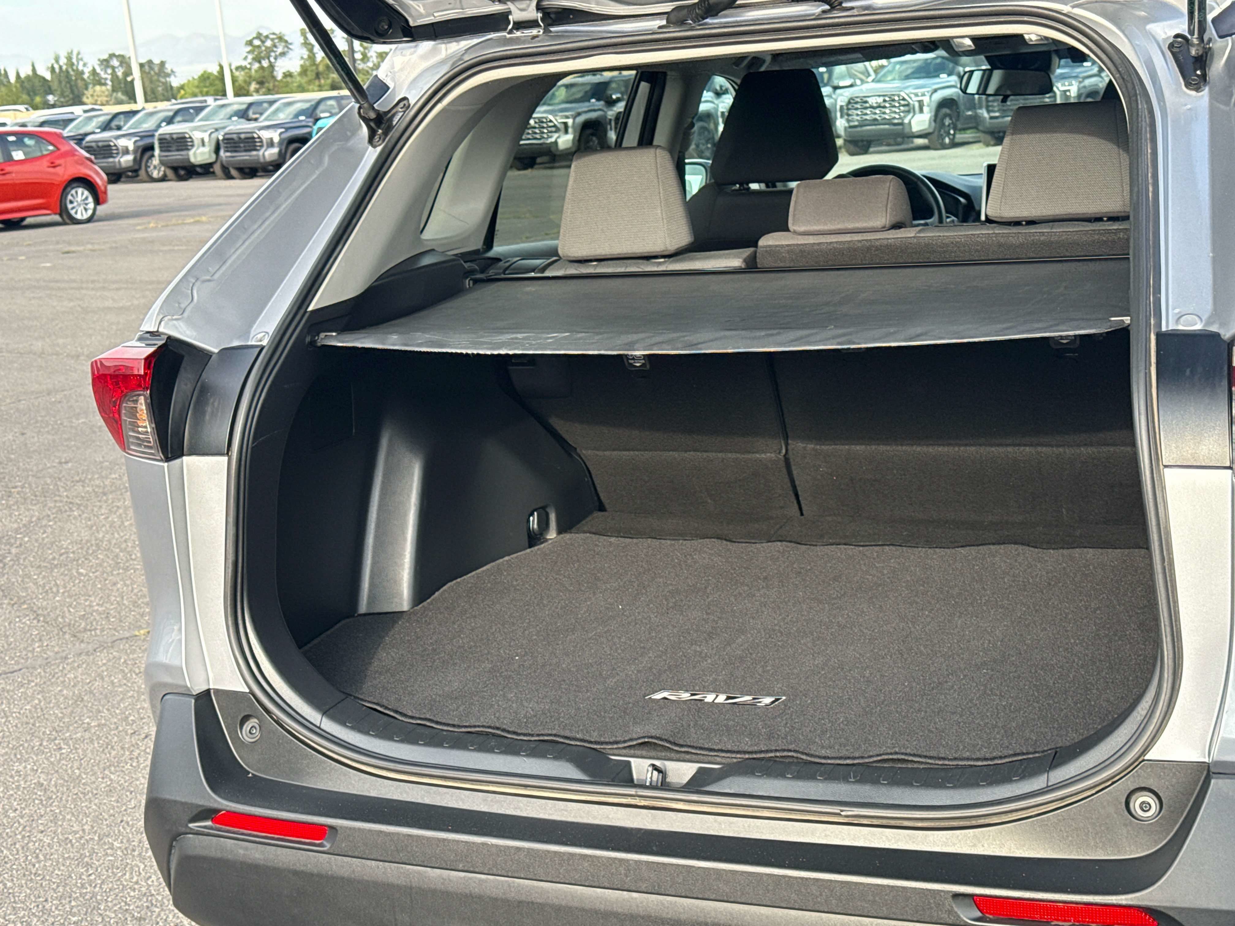 2024 Toyota RAV4 XLE - Photo 20