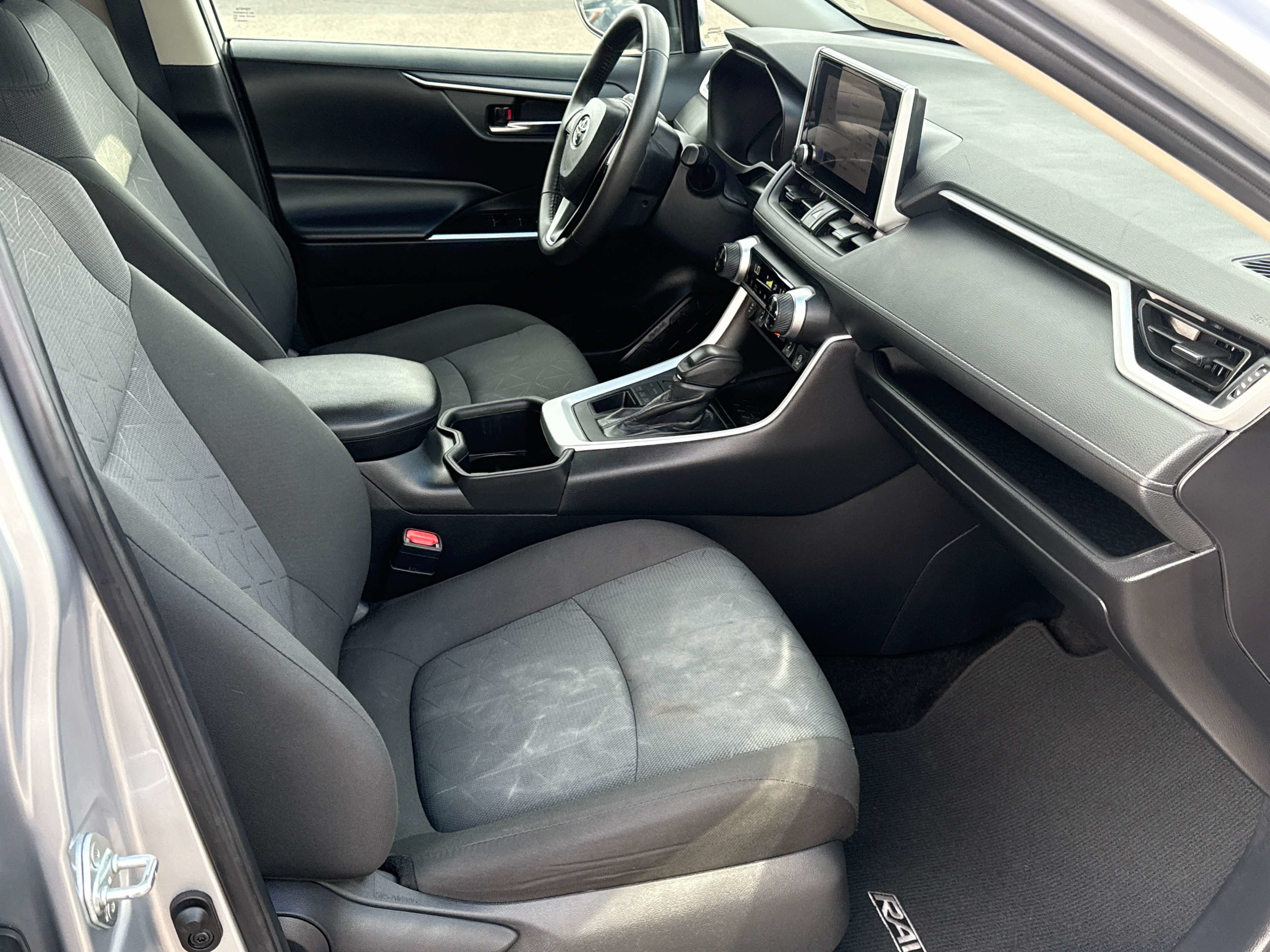 2024 Toyota RAV4 XLE - Photo 22