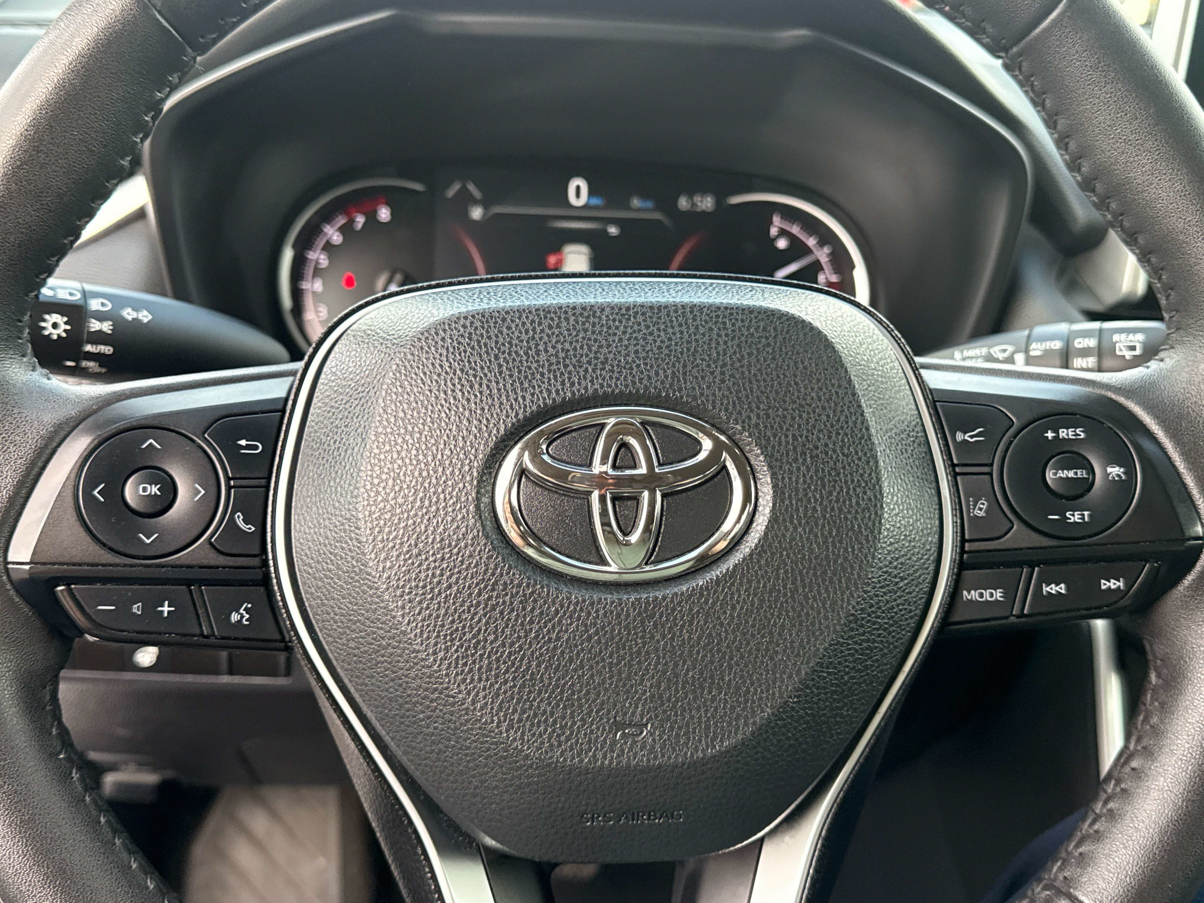 2024 Toyota RAV4 XLE - Photo 25