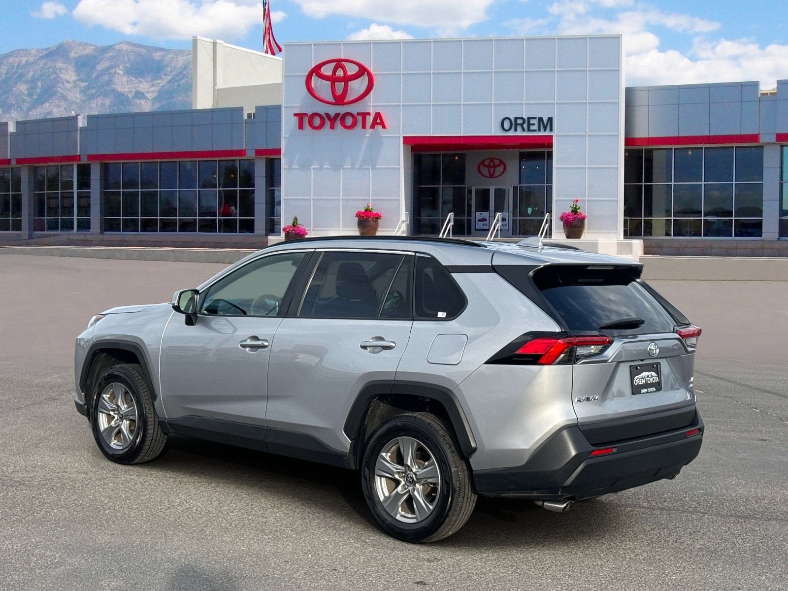 2024 Toyota RAV4 XLE - Photo 7