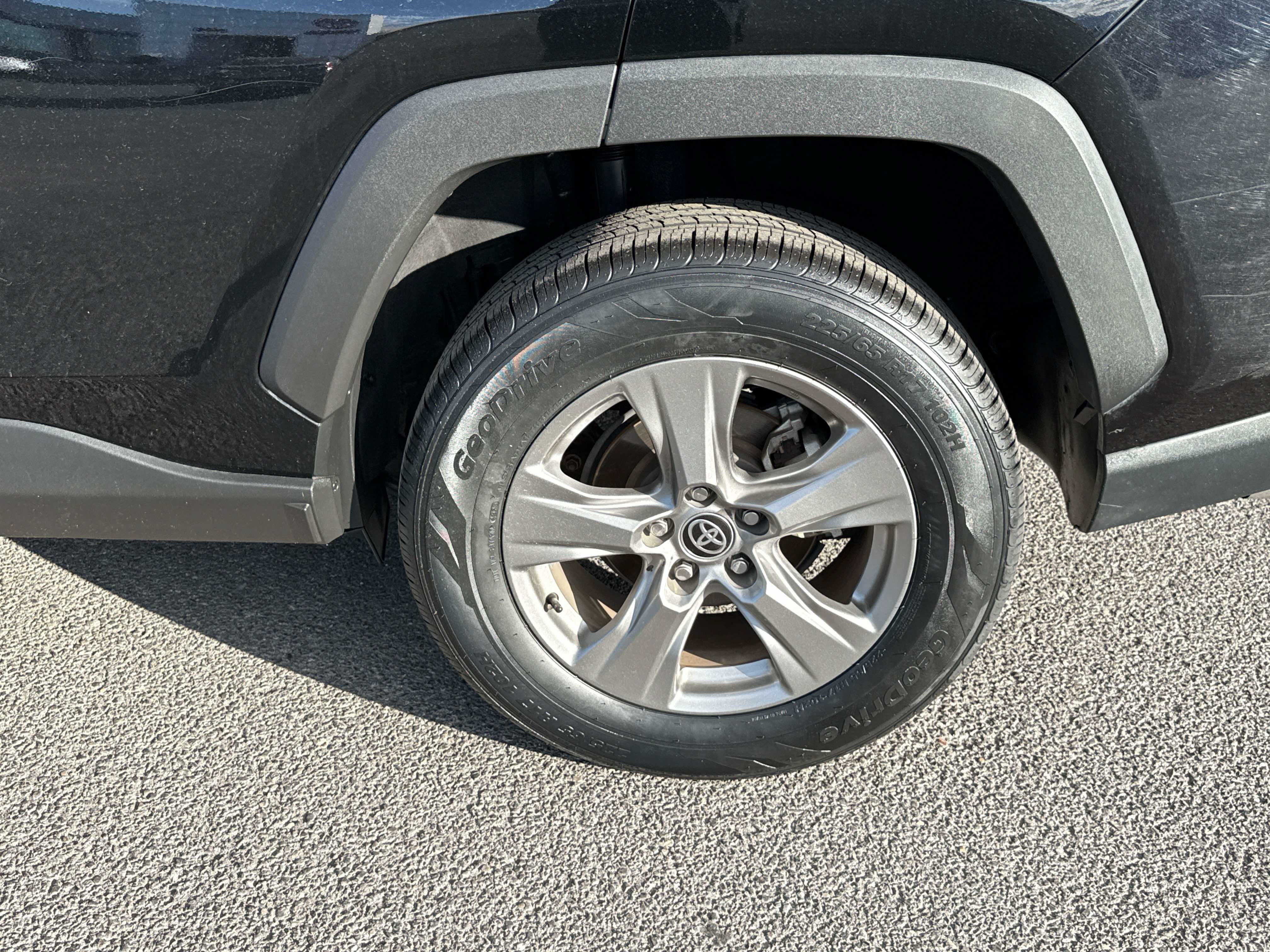 2024 Toyota RAV4 XLE - Photo 8