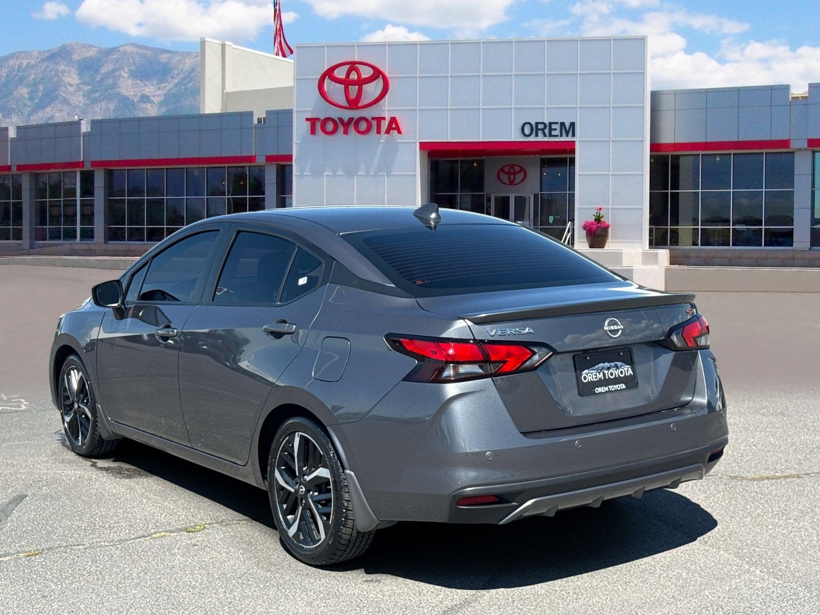 2024 Nissan Versa SR
