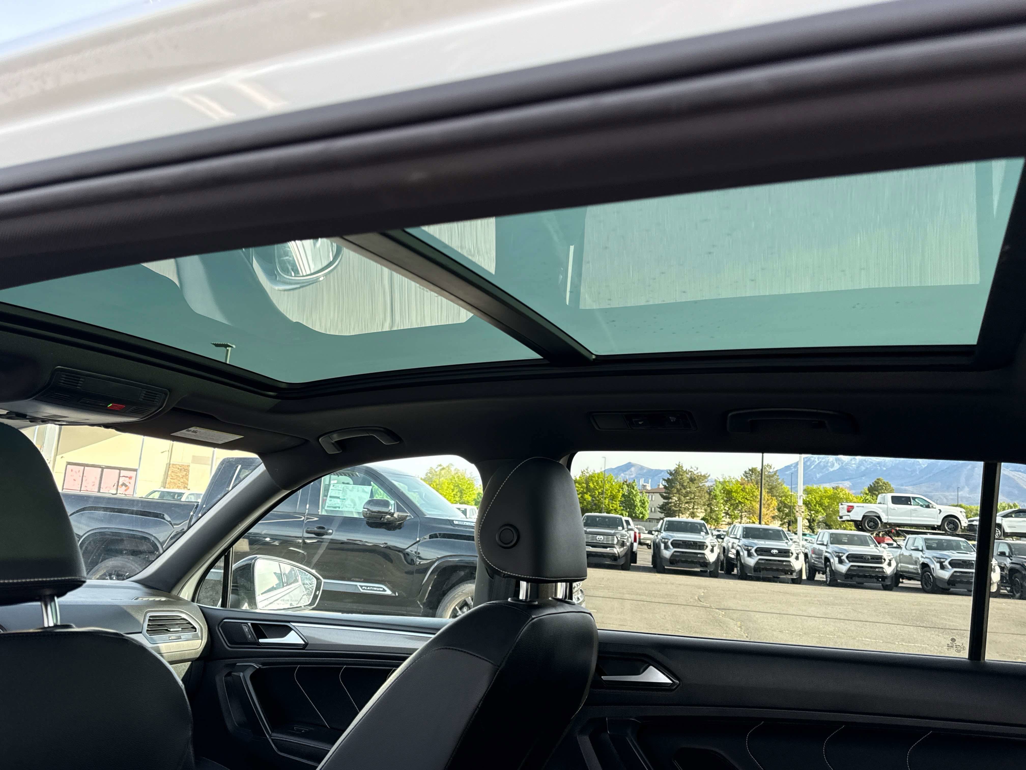 2022 Volkswagen Tiguan SE R-Line Black