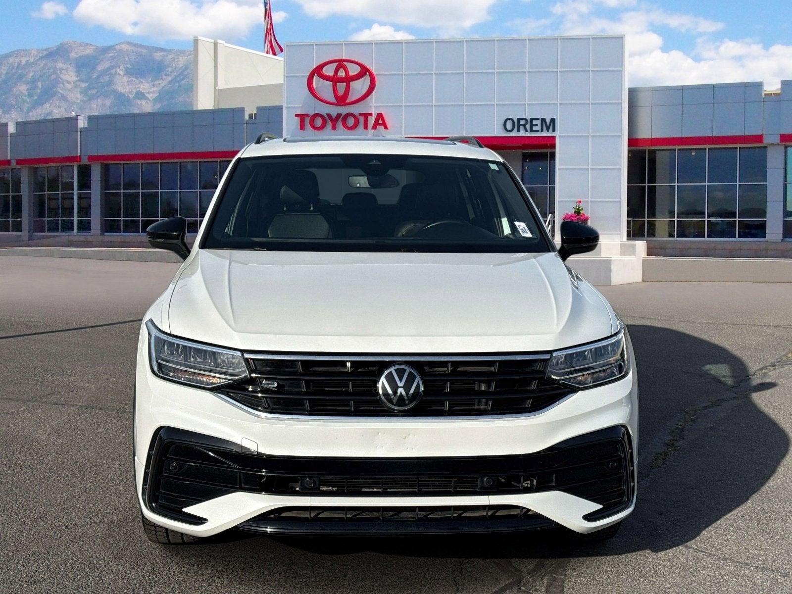 2022 Volkswagen Tiguan SE R-Line Black