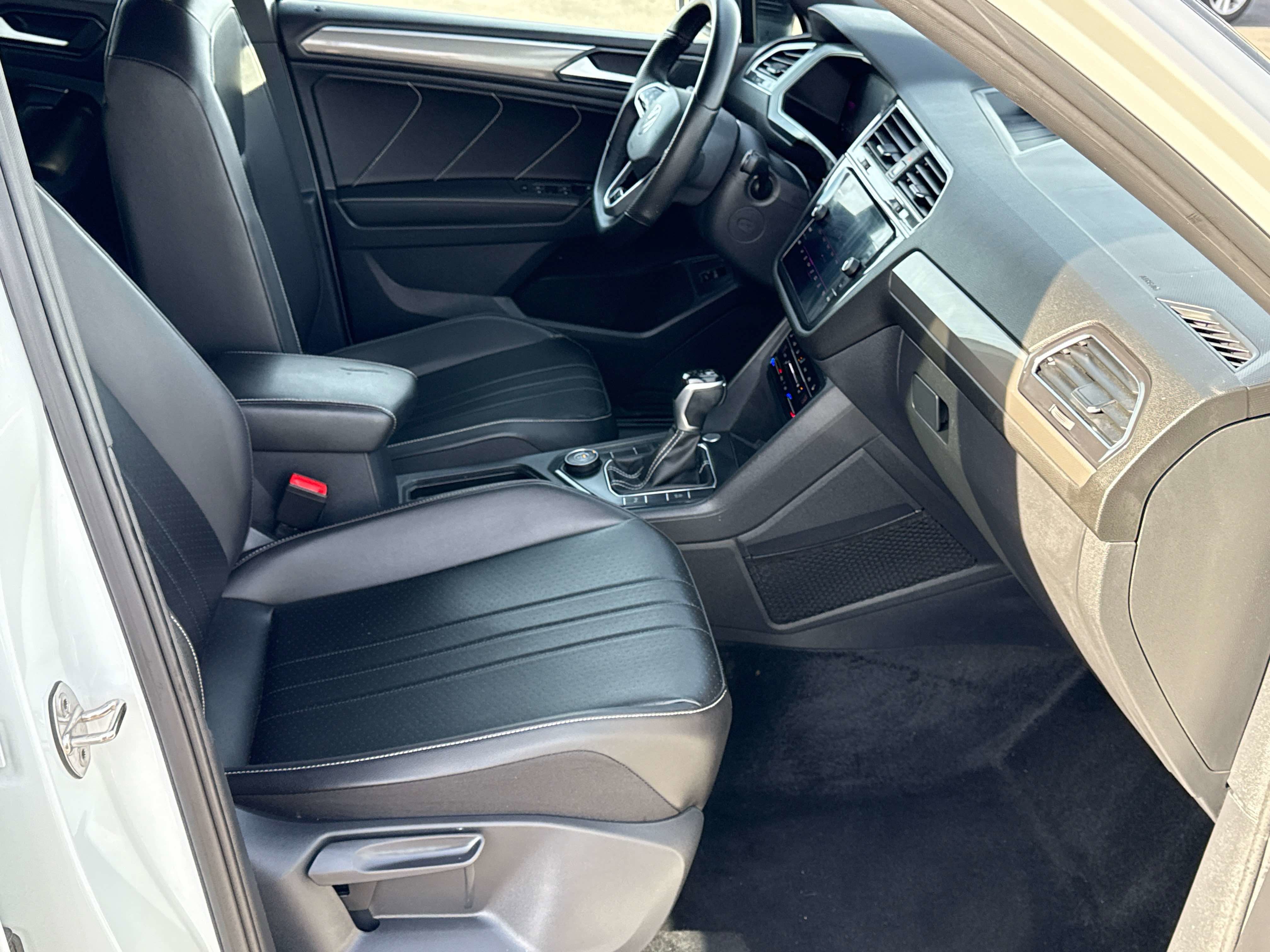 2022 Volkswagen Tiguan SE R-Line Black