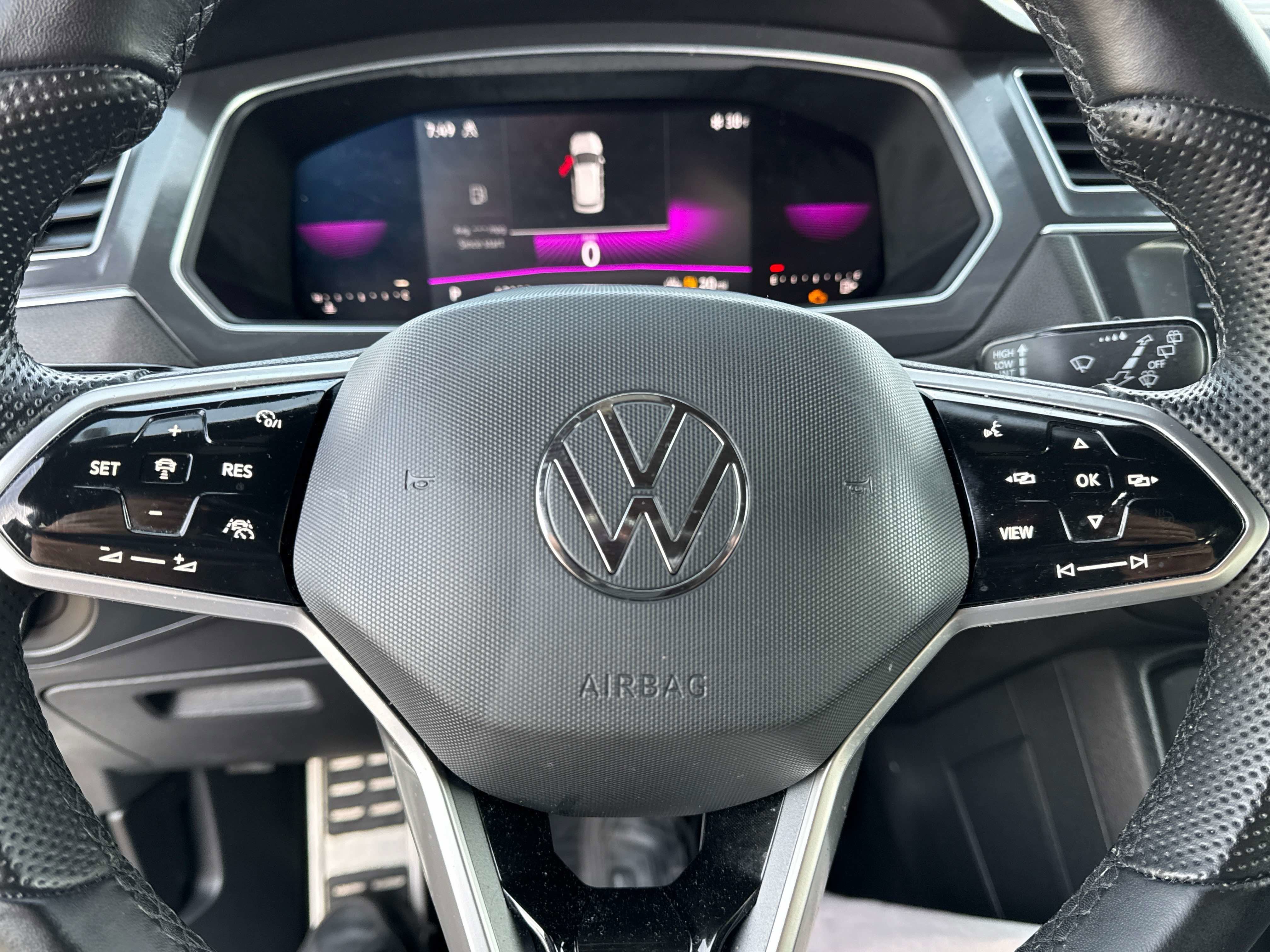 2022 Volkswagen Tiguan SE R-Line Black