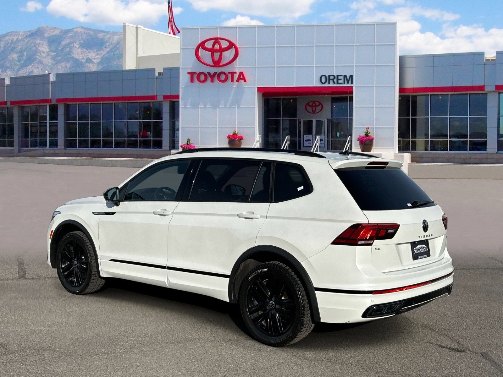 2022 Volkswagen Tiguan SE R-Line Black