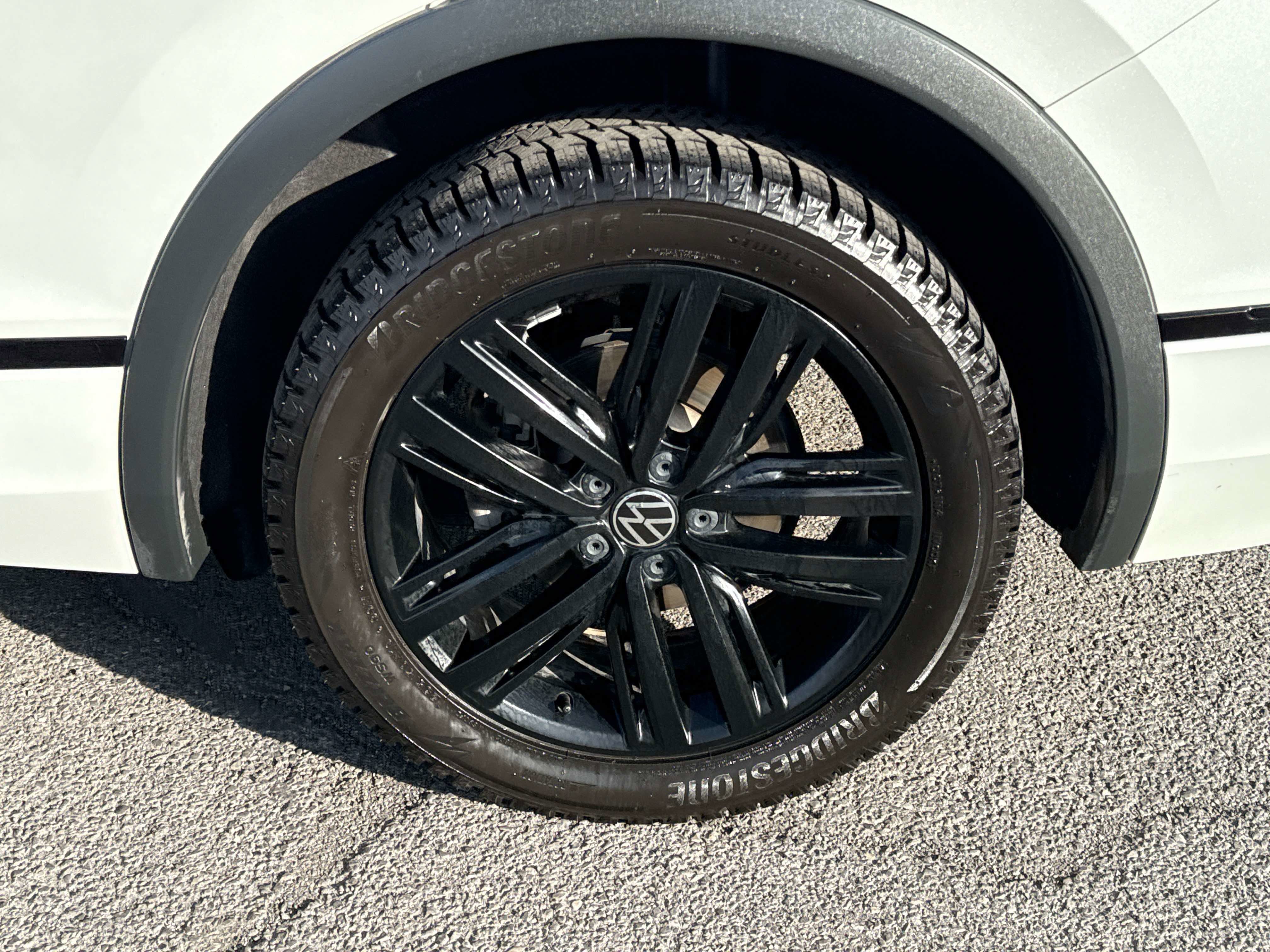 2022 Volkswagen Tiguan SE R-Line Black