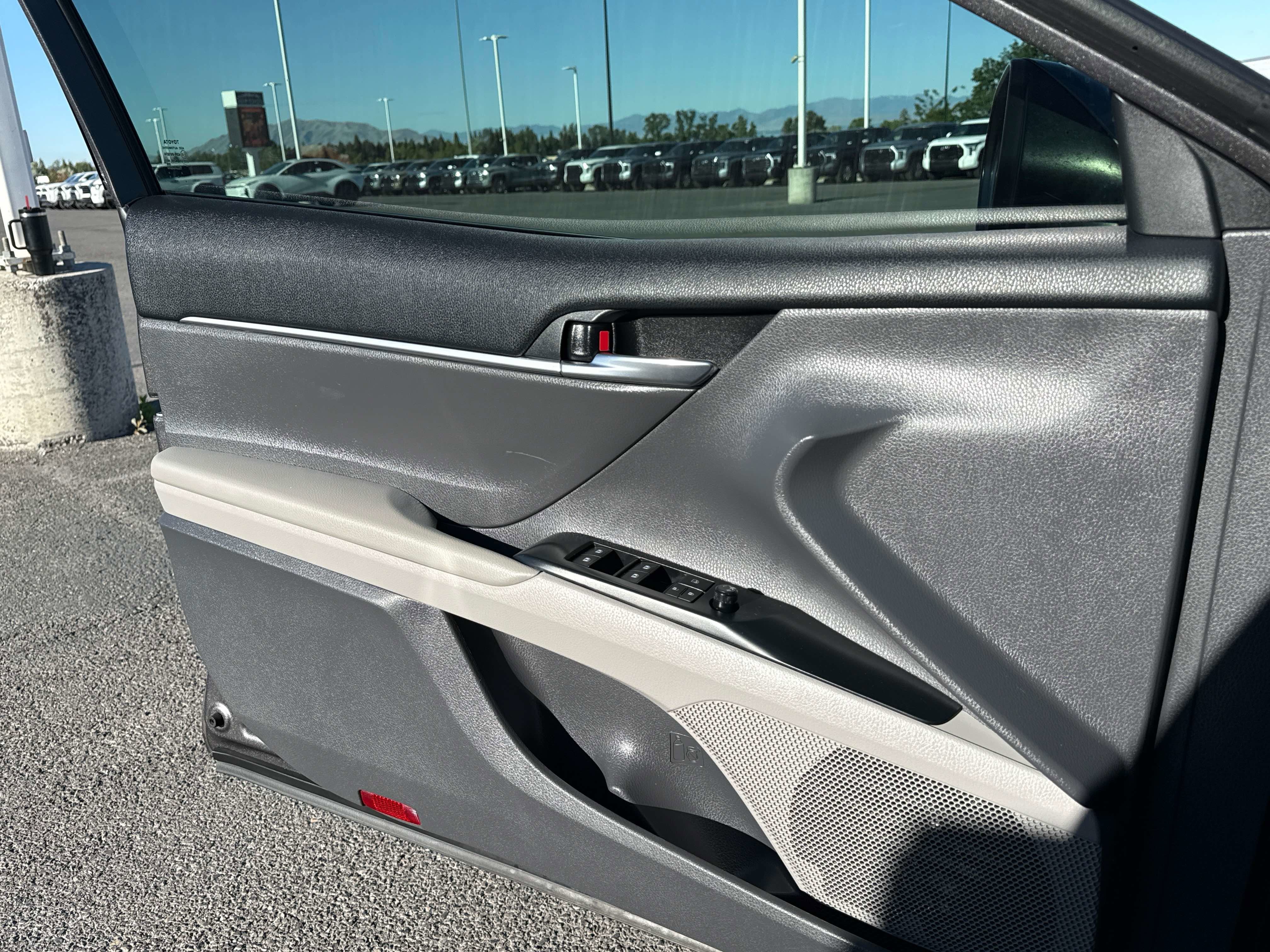 2020 Toyota CAMRY LE