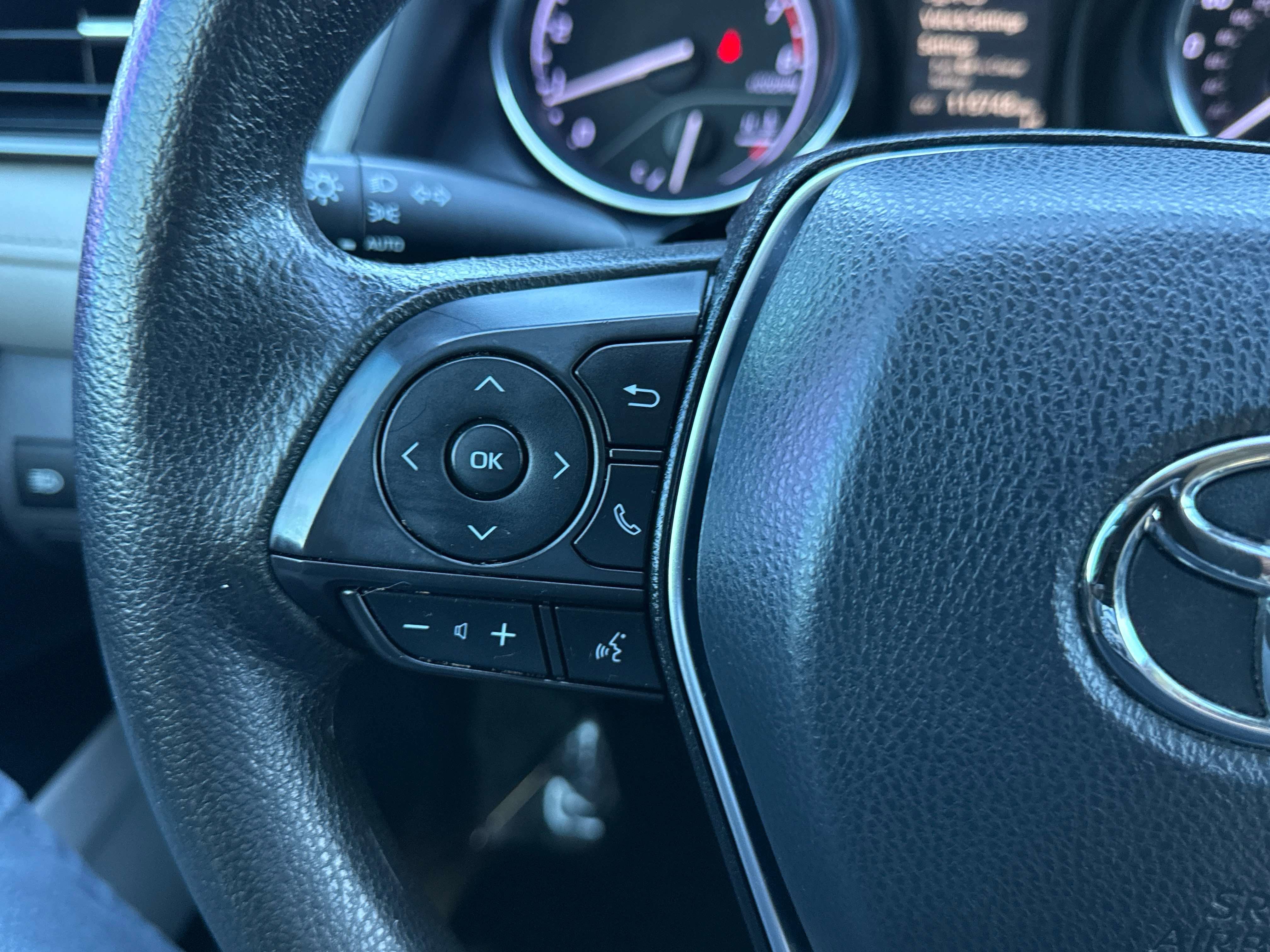 2020 Toyota CAMRY LE