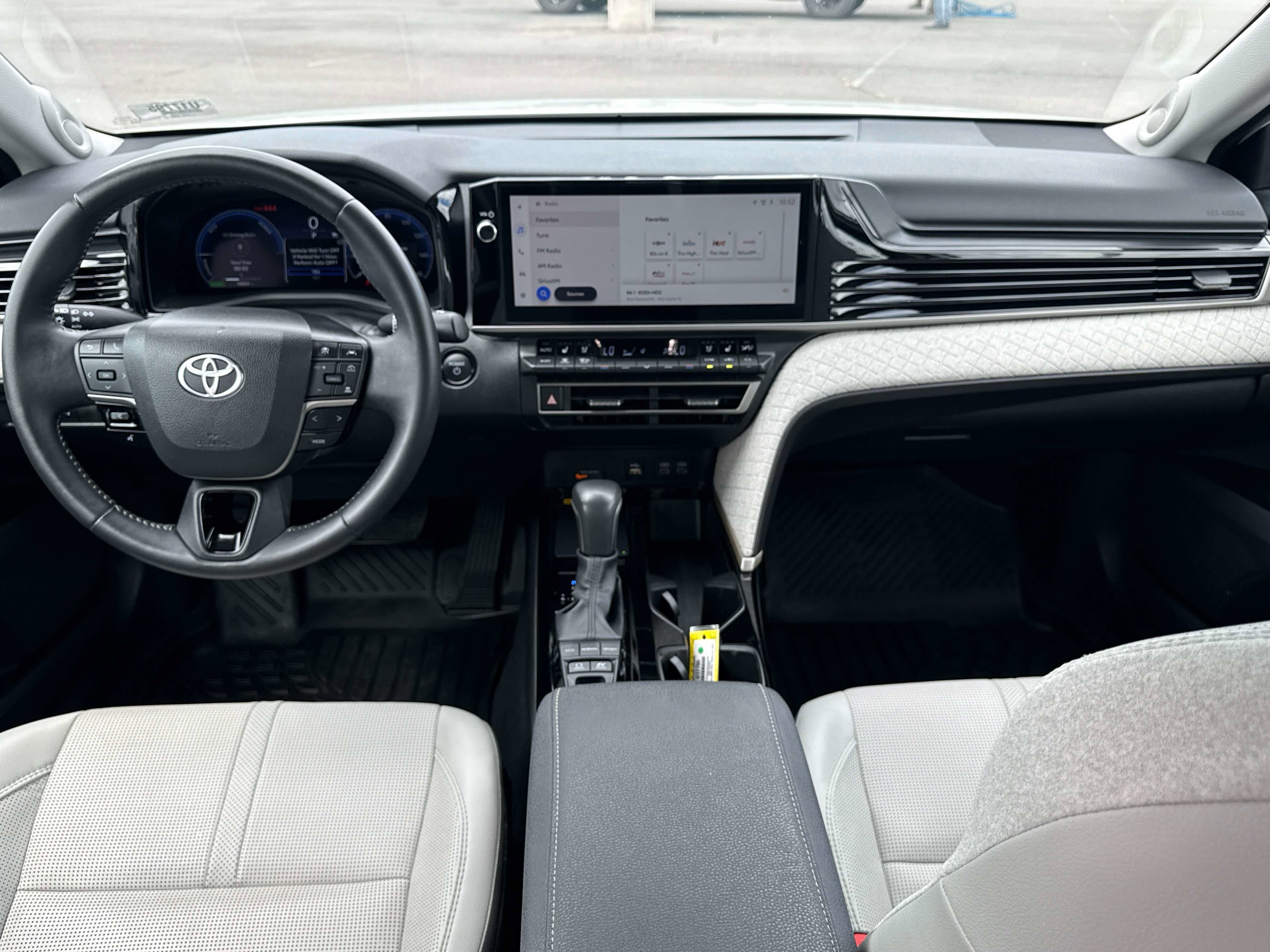2025 Toyota CAMRY XLE