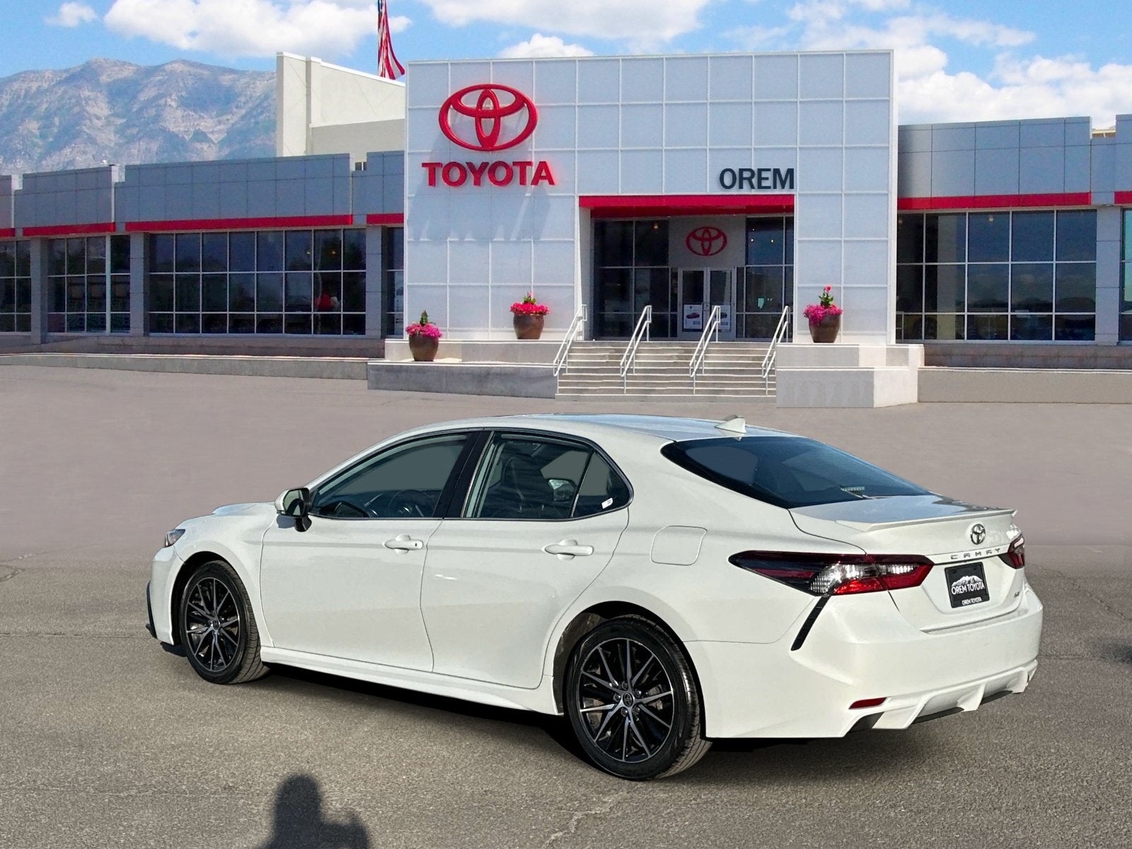 2023 Toyota Camry SE - Photo 6
