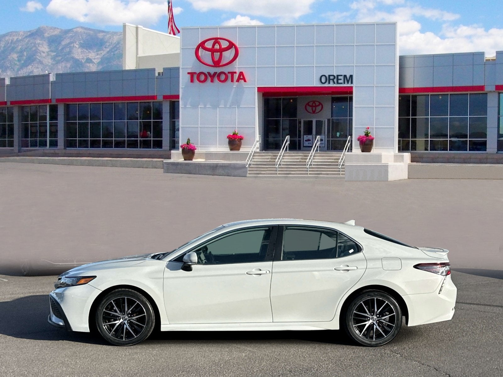 2023 Toyota Camry SE - Photo 7