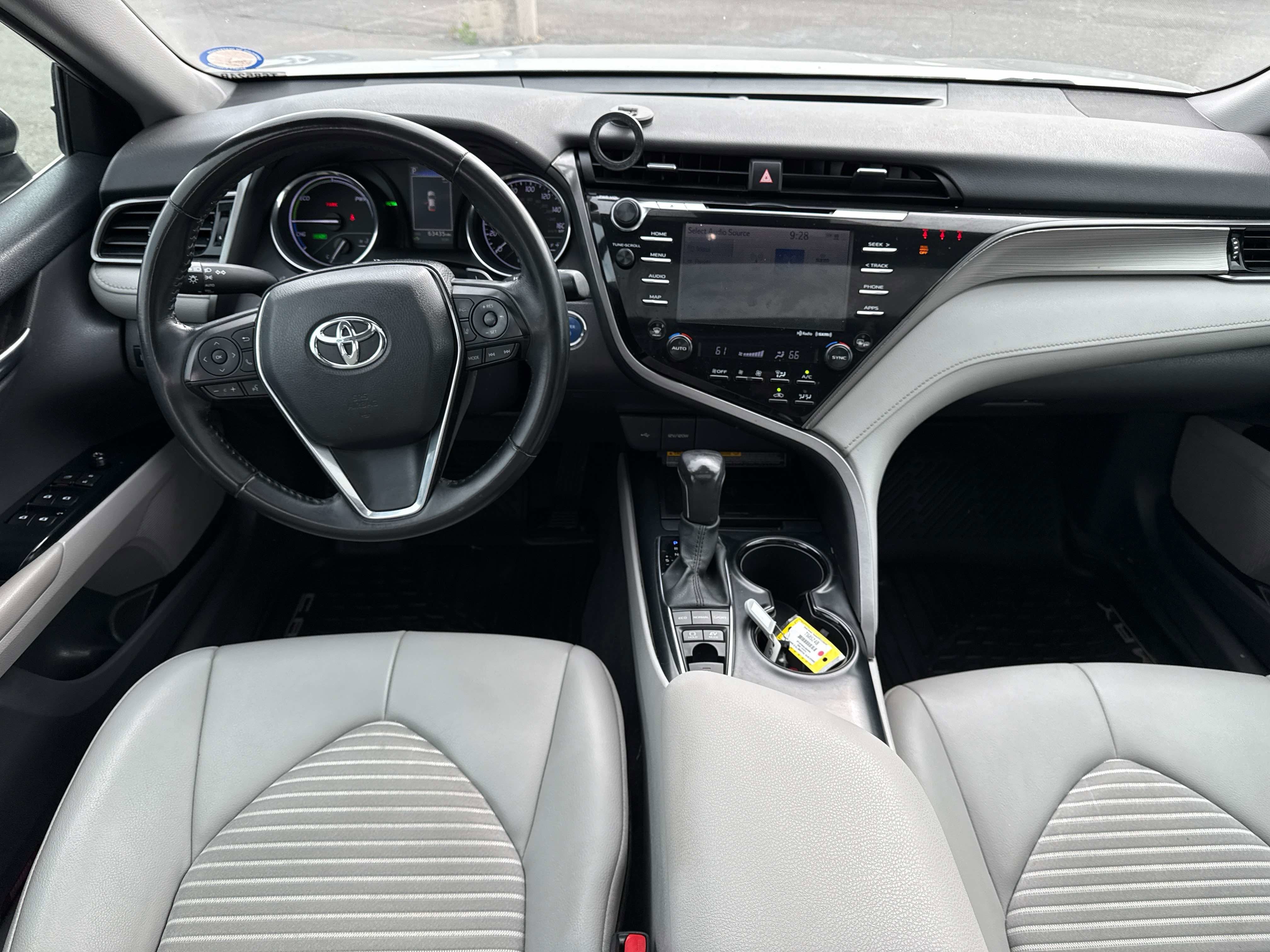 2020 Toyota Camry Hybrid Hybrid SE