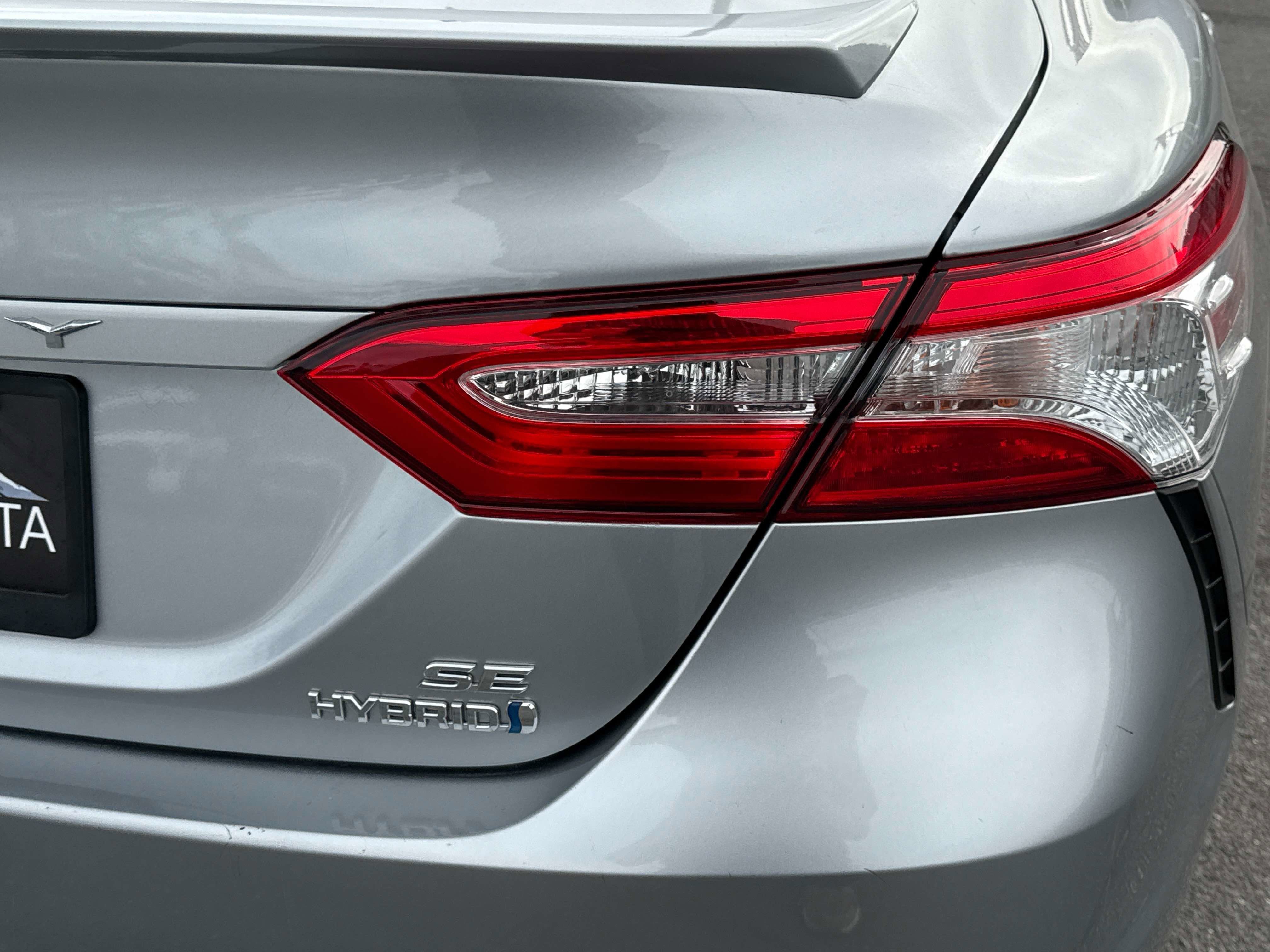 2020 Toyota Camry Hybrid Hybrid SE