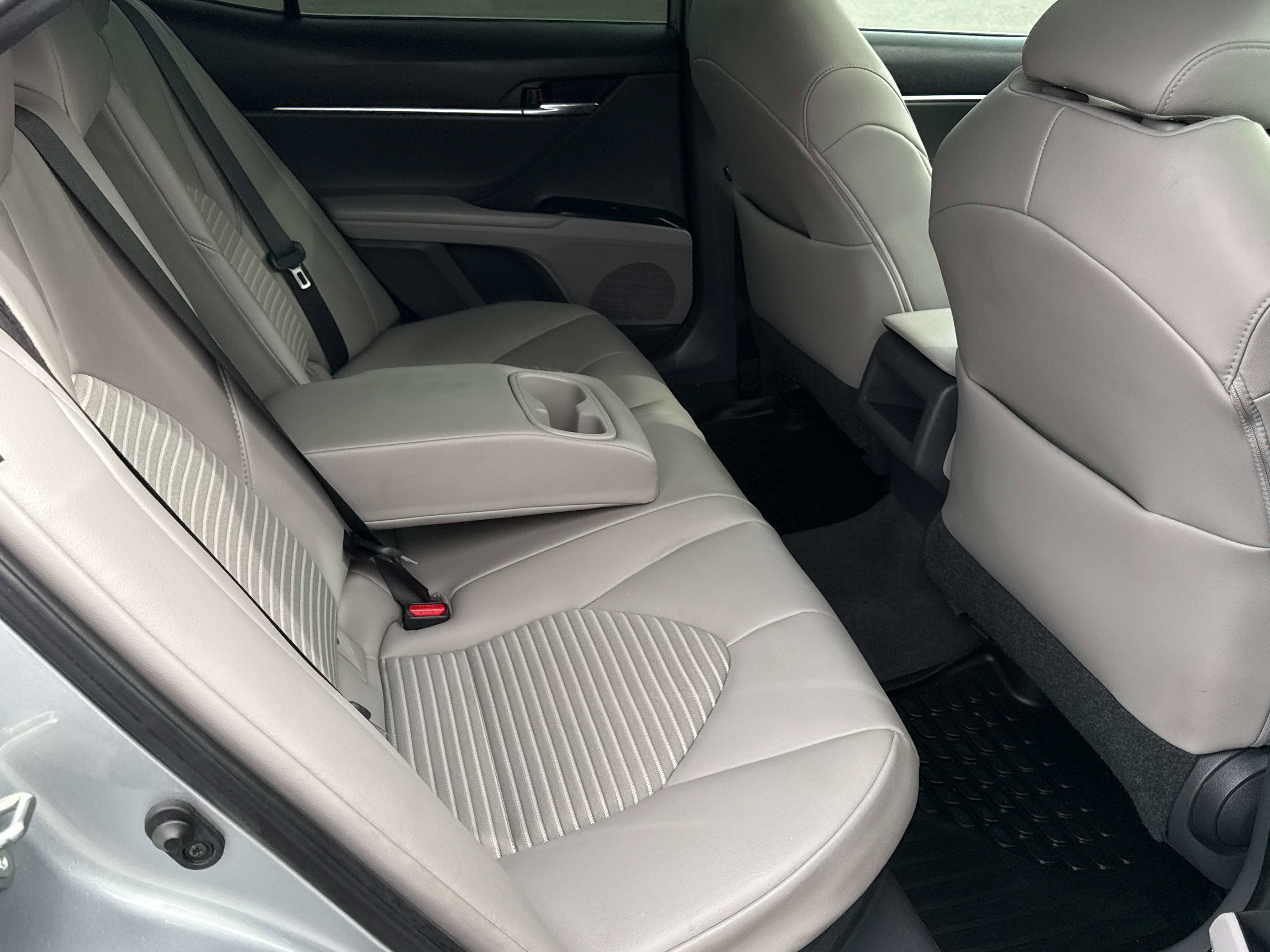2020 Toyota Camry Hybrid Hybrid SE