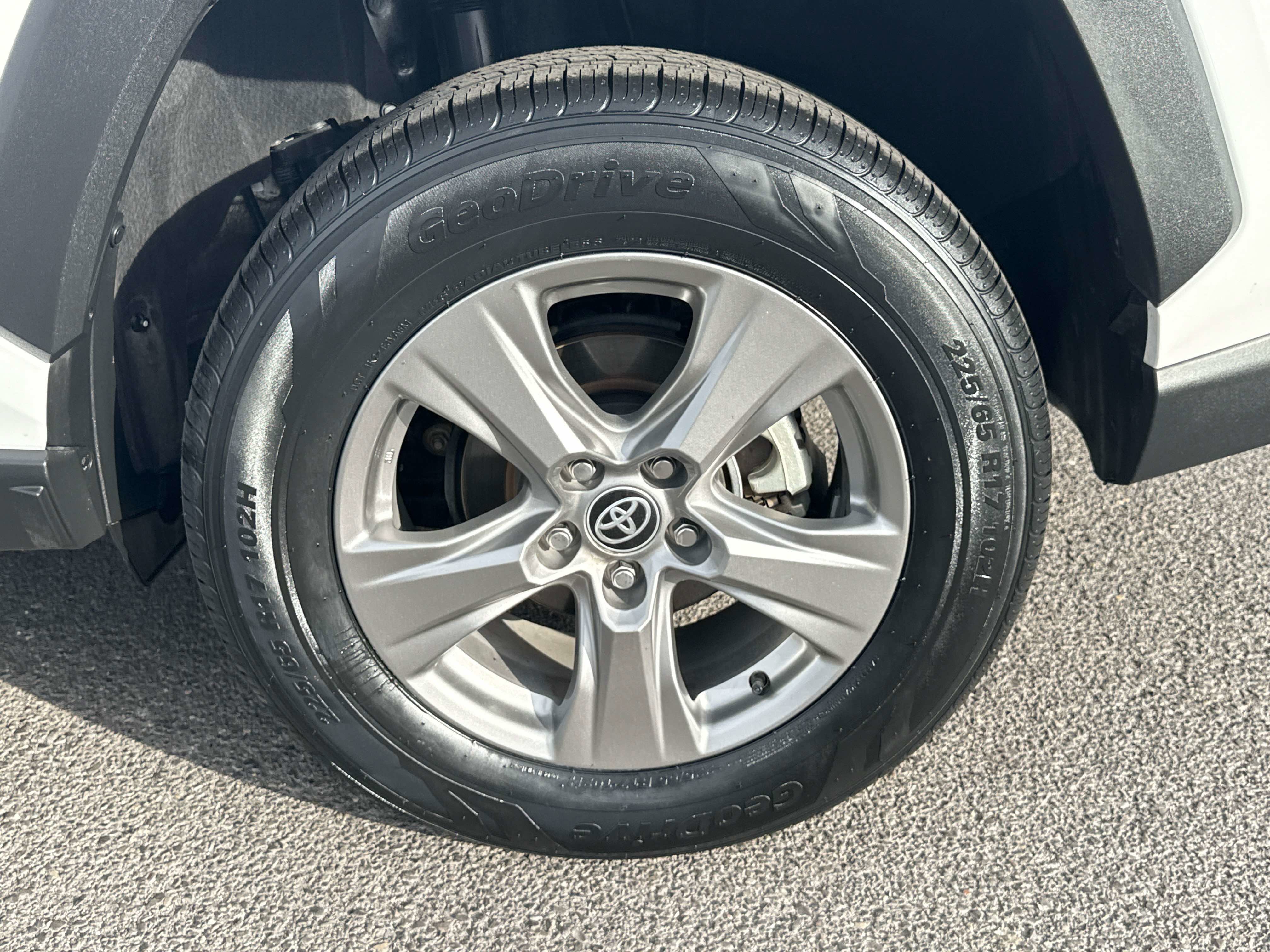 2024 Toyota RAV4 HYBRID Hybrid LE