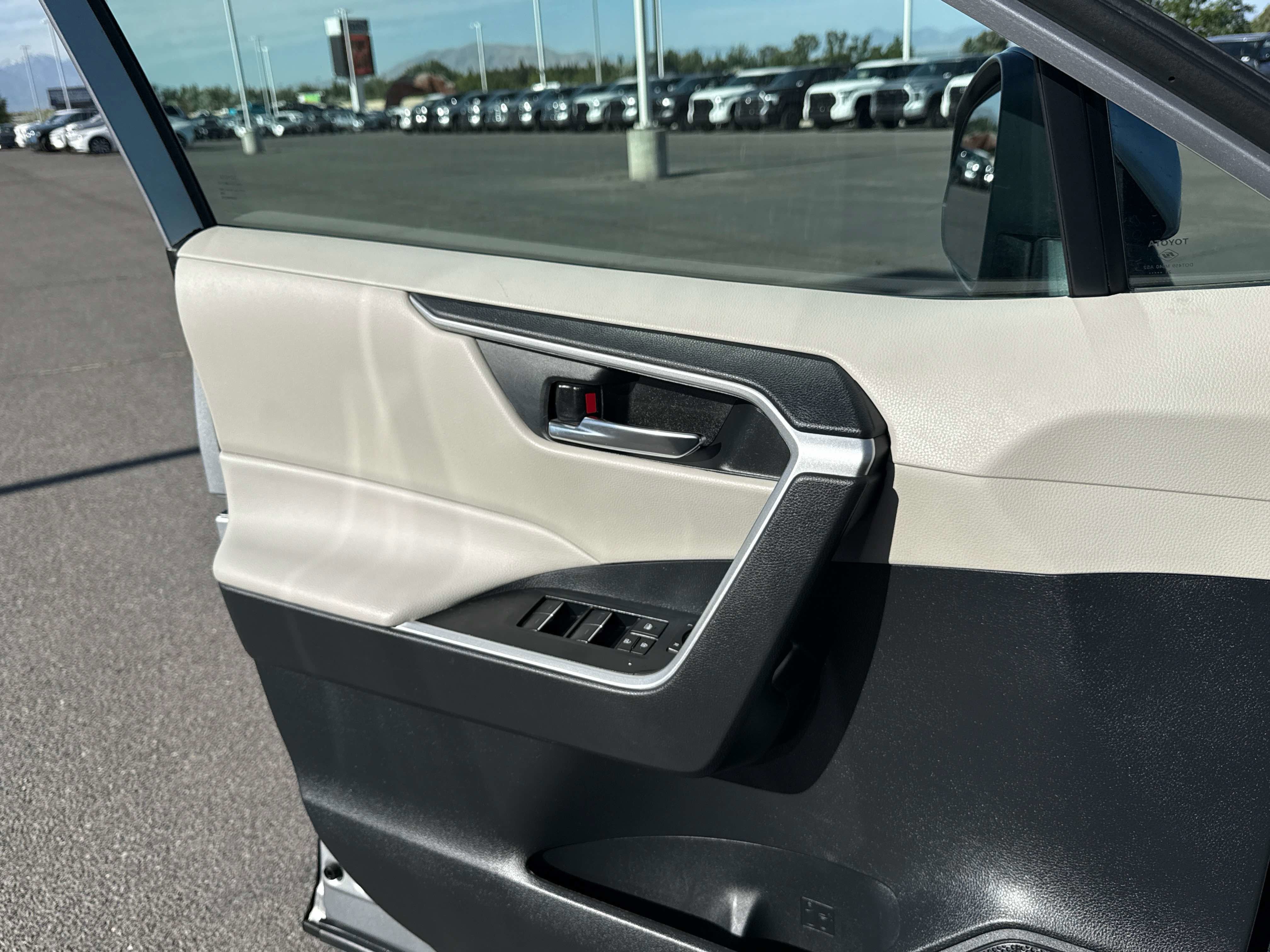 2022 Toyota RAV4 HYBRID Hybrid XLE