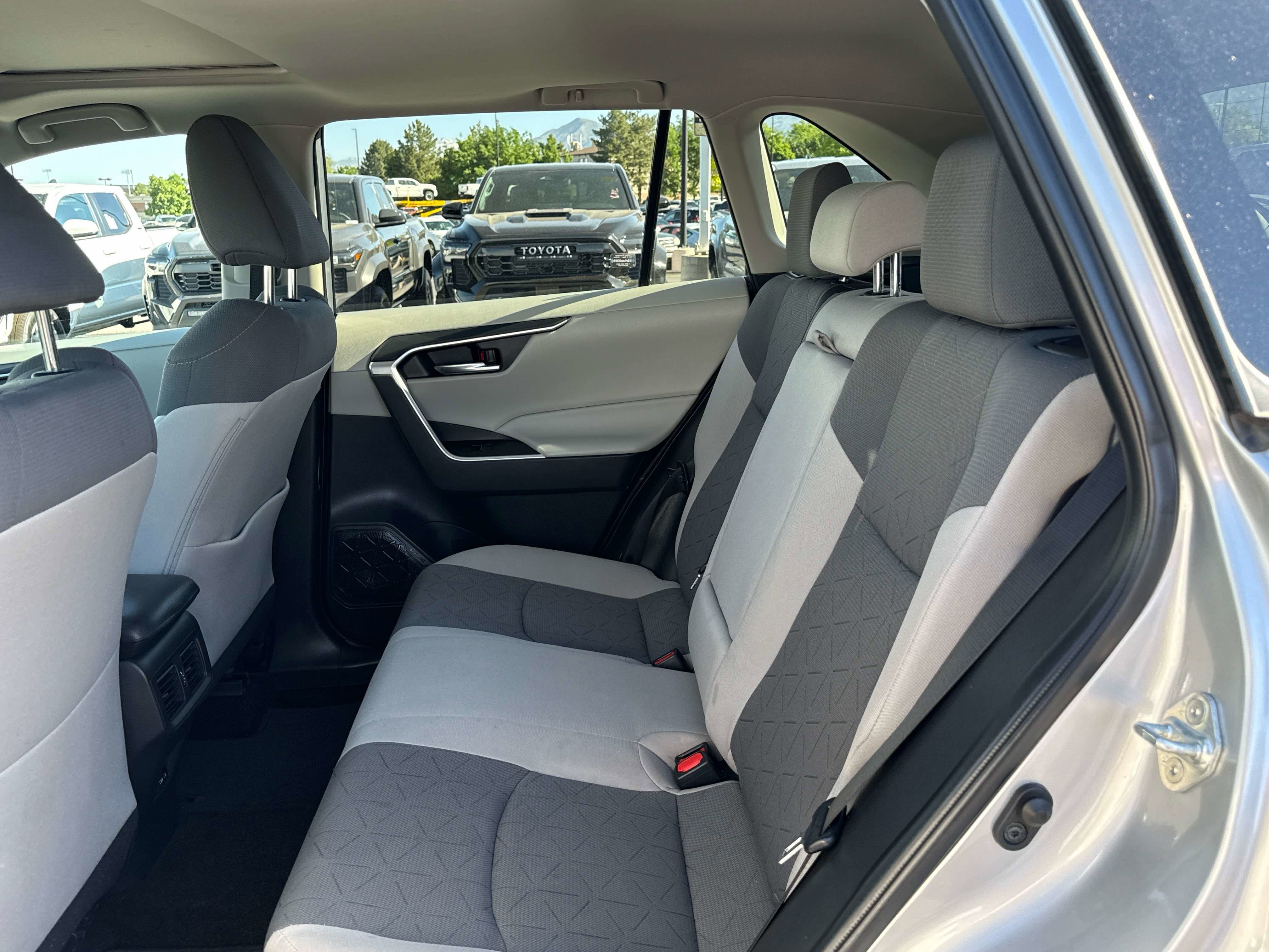 2022 Toyota RAV4 HYBRID Hybrid XLE
