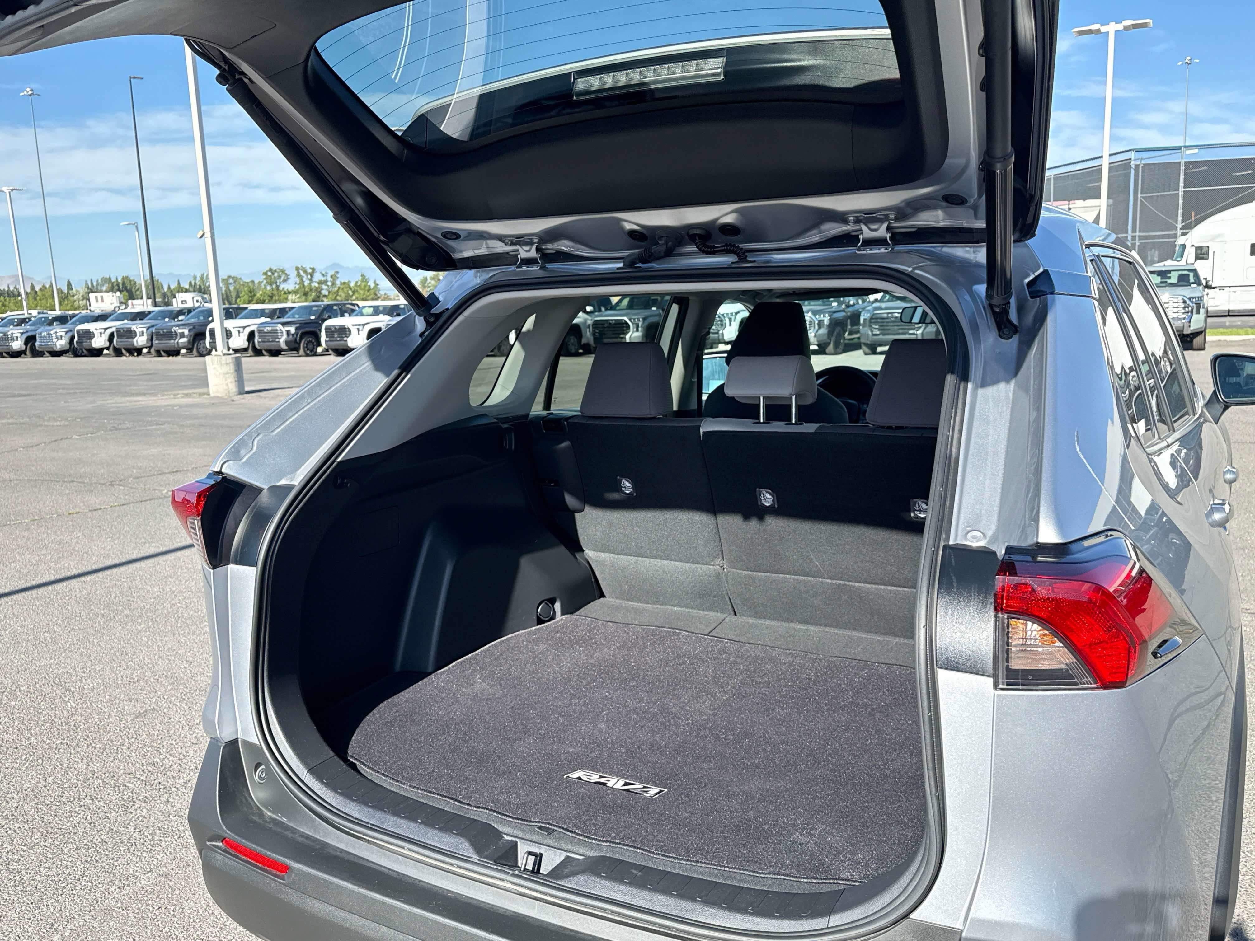 2022 Toyota RAV4 HYBRID Hybrid XLE