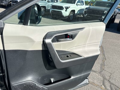 2022 Toyota RAV4 HYBRID Hybrid XLE