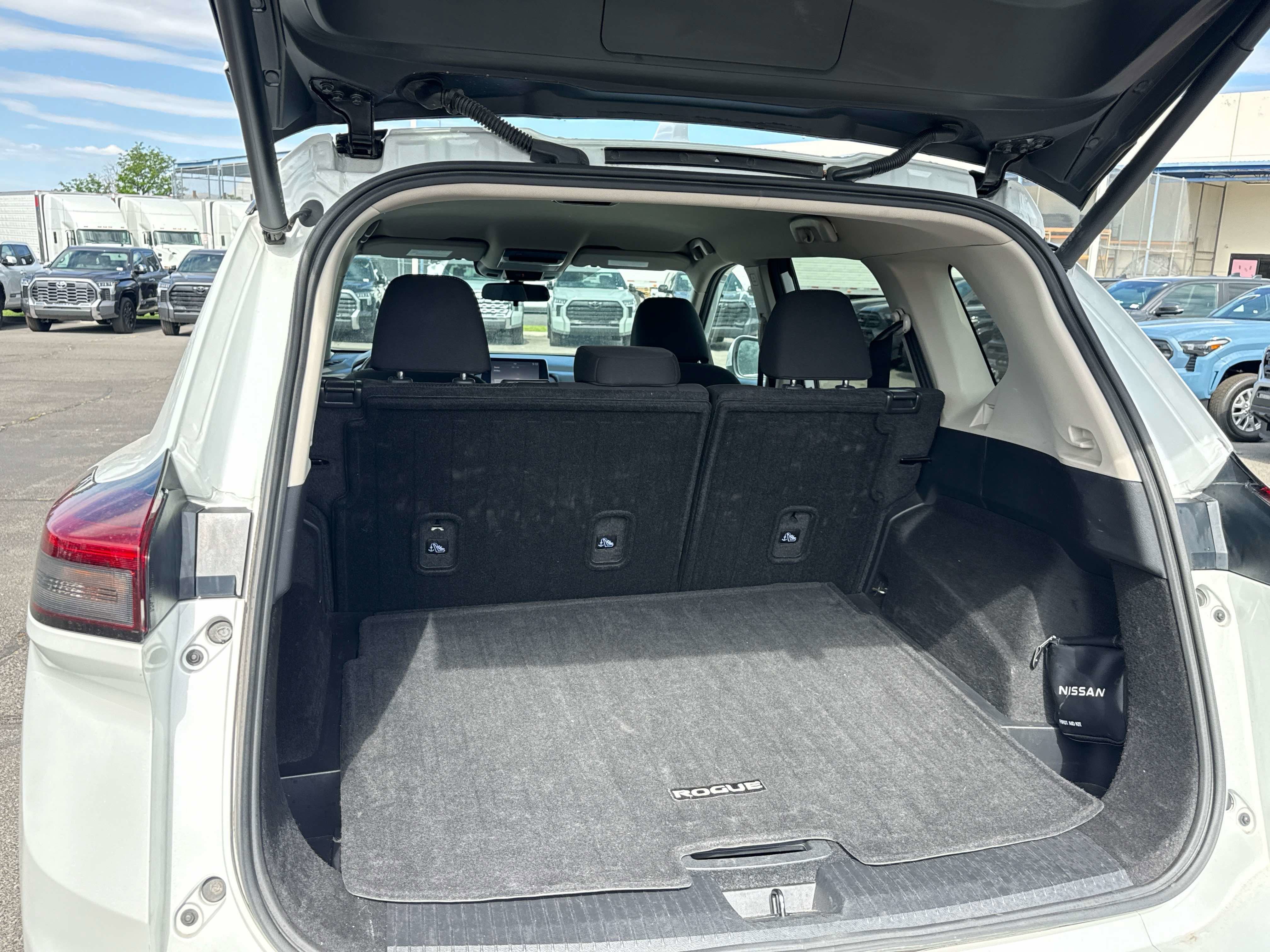 2025 Nissan Rogue SV