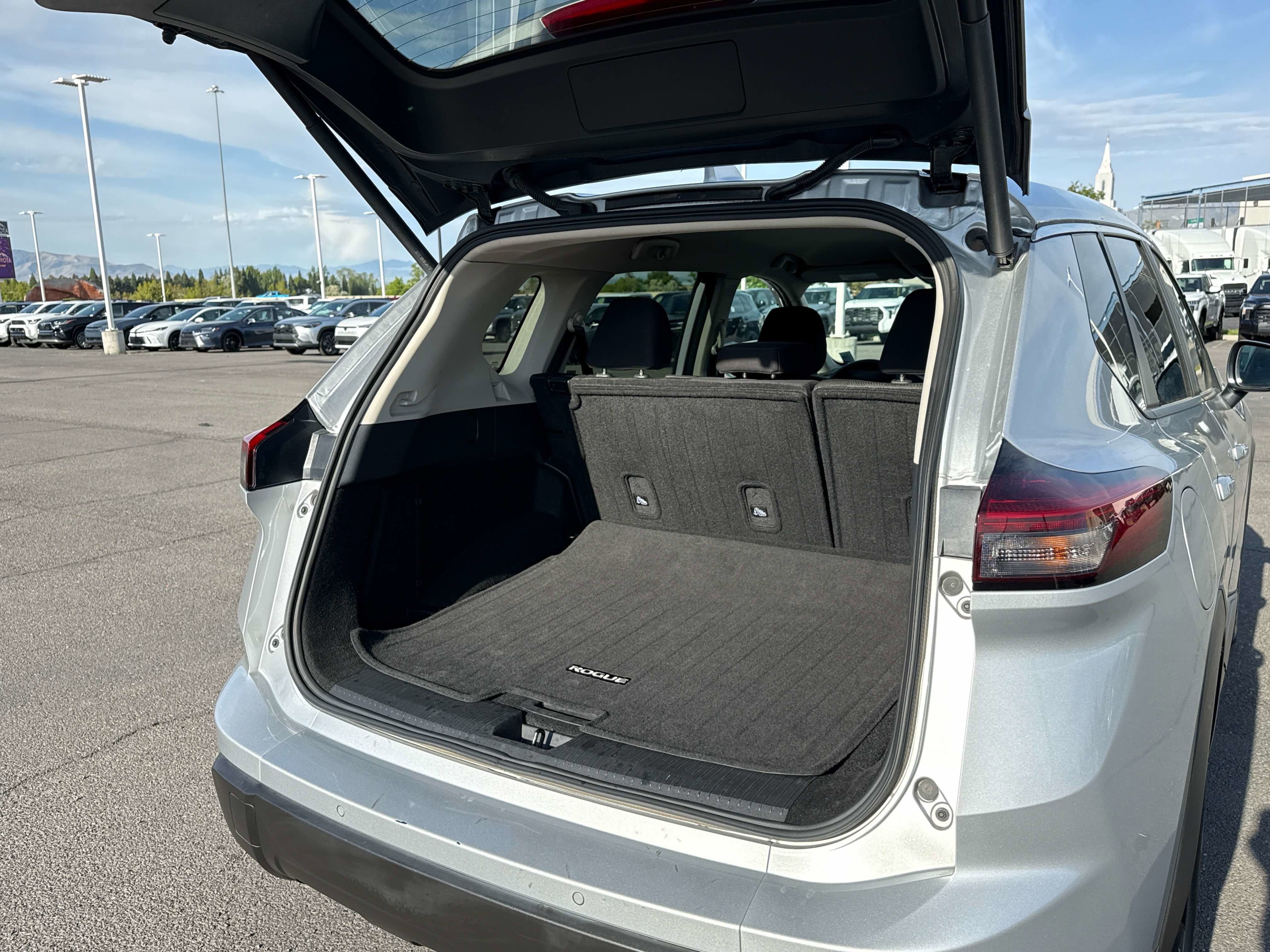 2024 Nissan Rogue SV