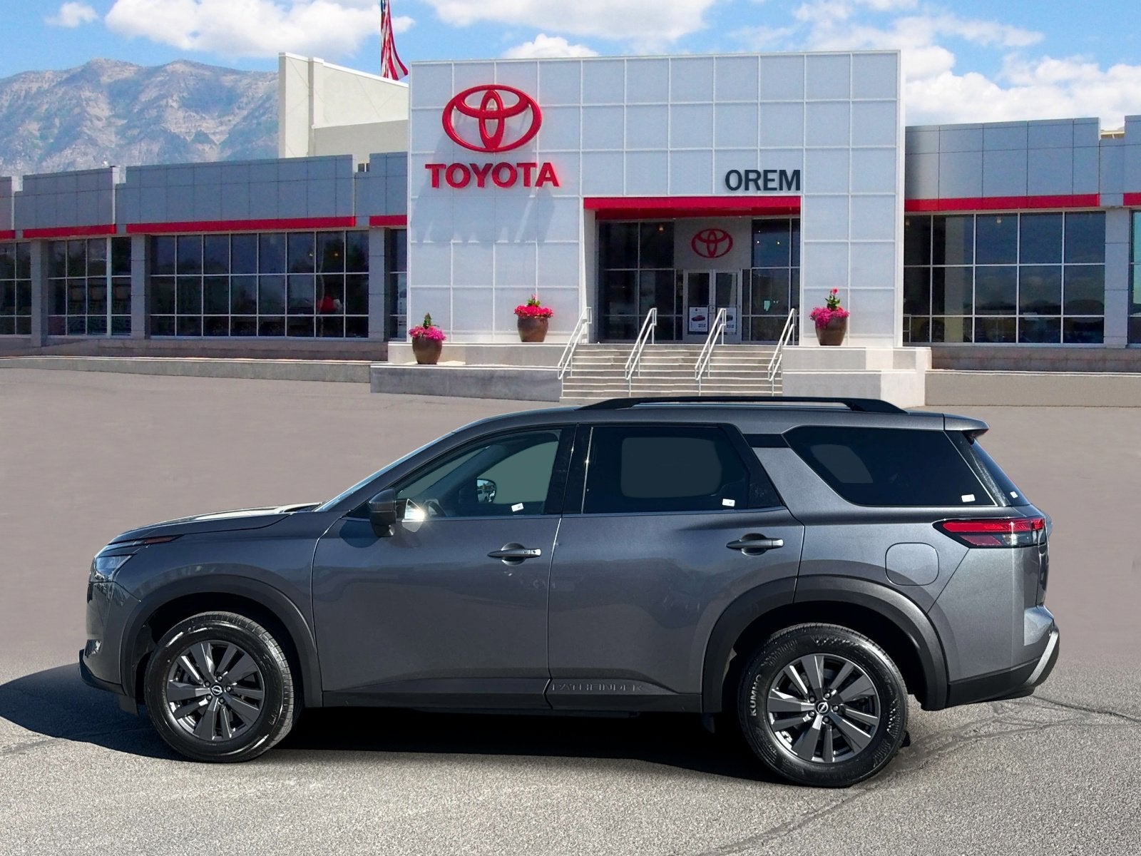2025 Nissan Pathfinder SV