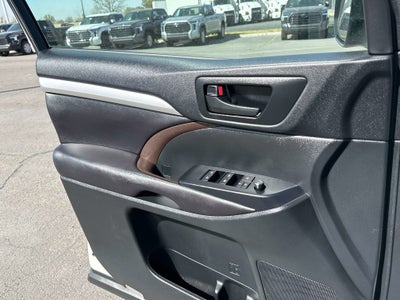 2016 Toyota HIGHLANDER LE Plus