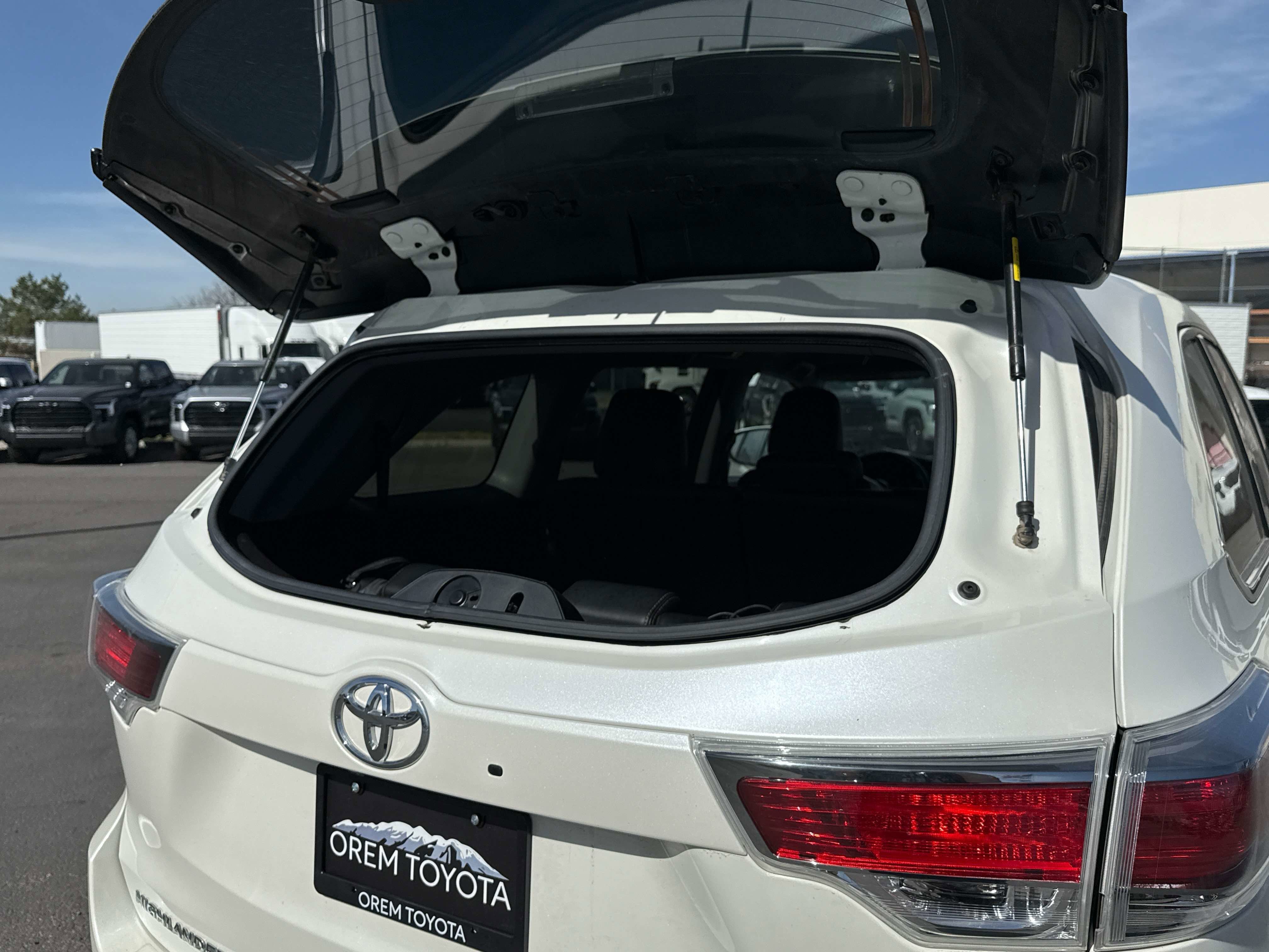2016 Toyota HIGHLANDER LE Plus