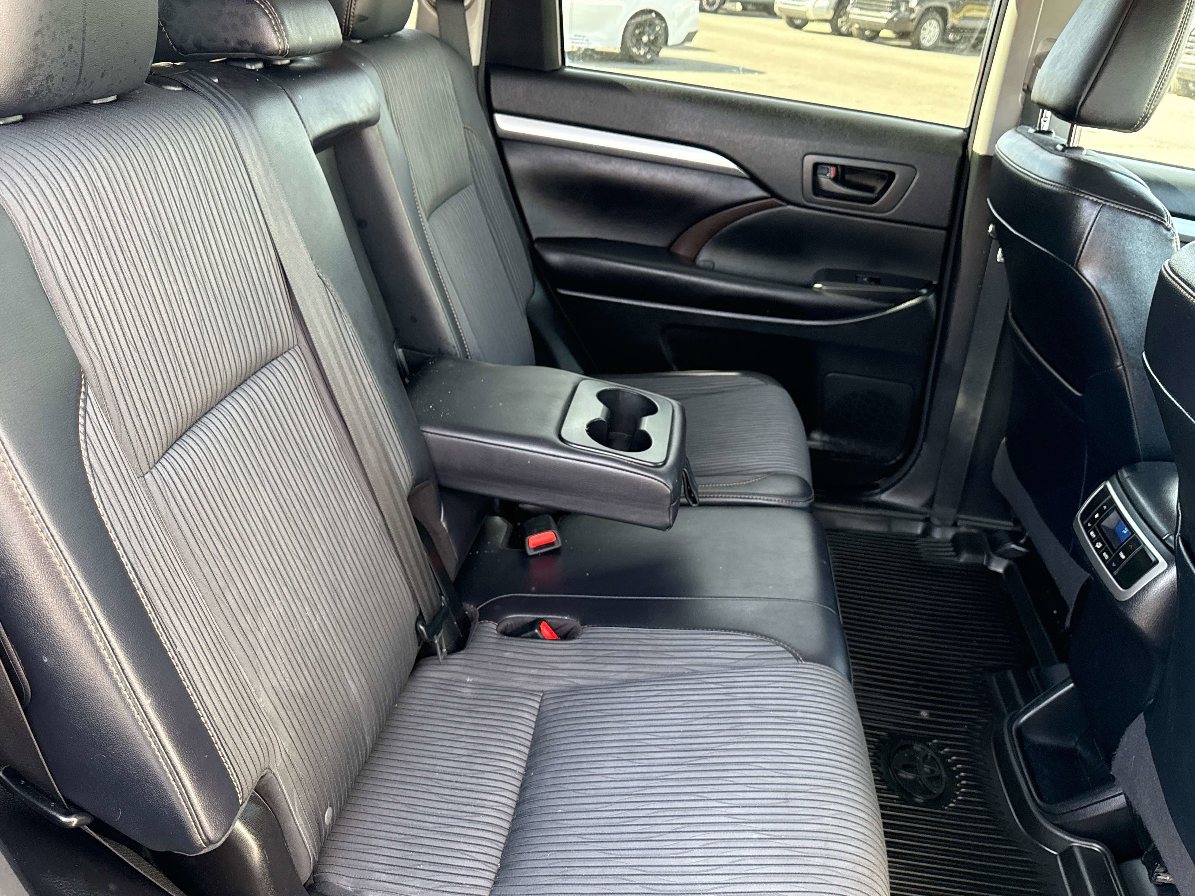 2016 Toyota HIGHLANDER LE Plus