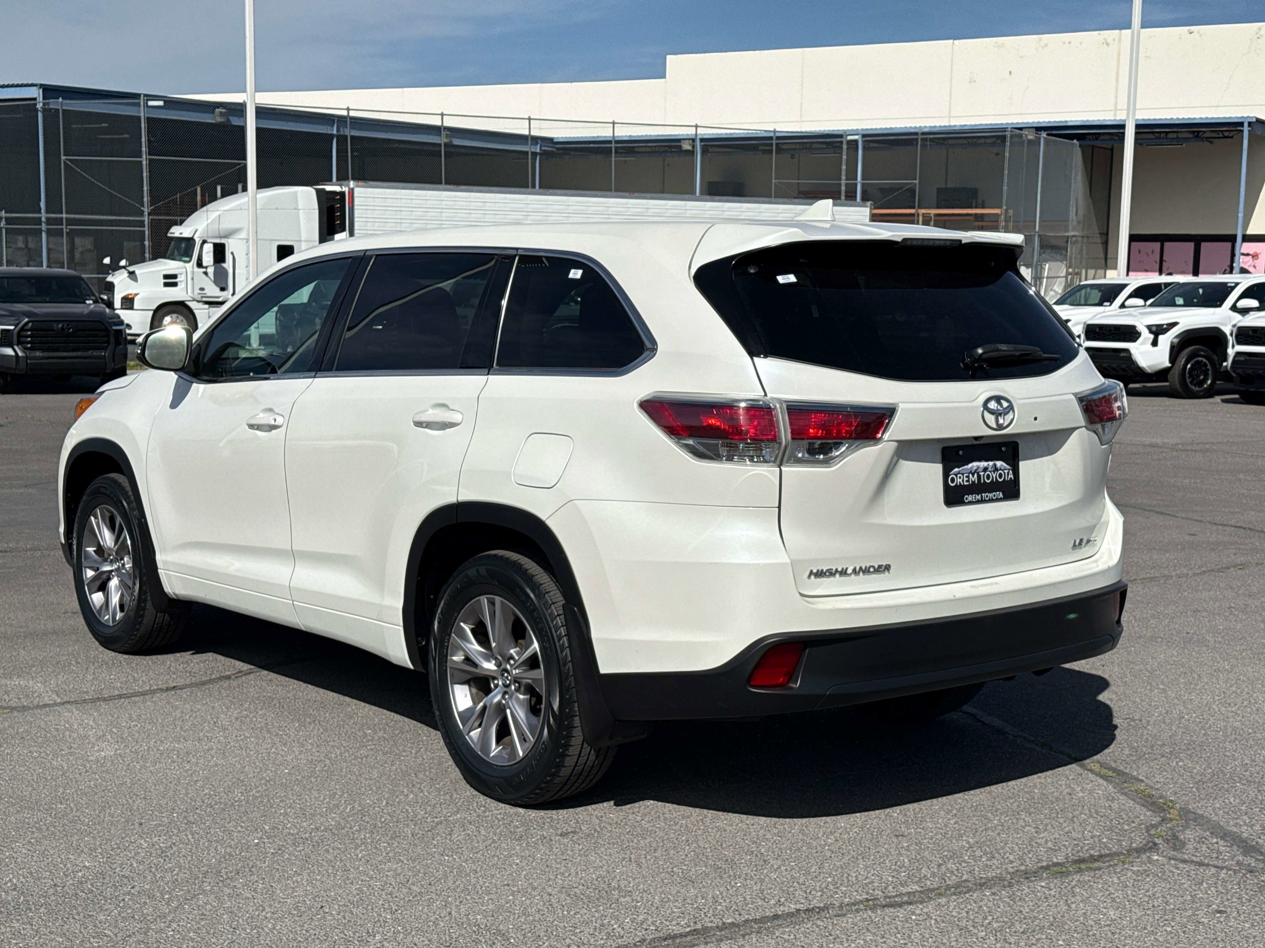 2016 Toyota HIGHLANDER LE Plus
